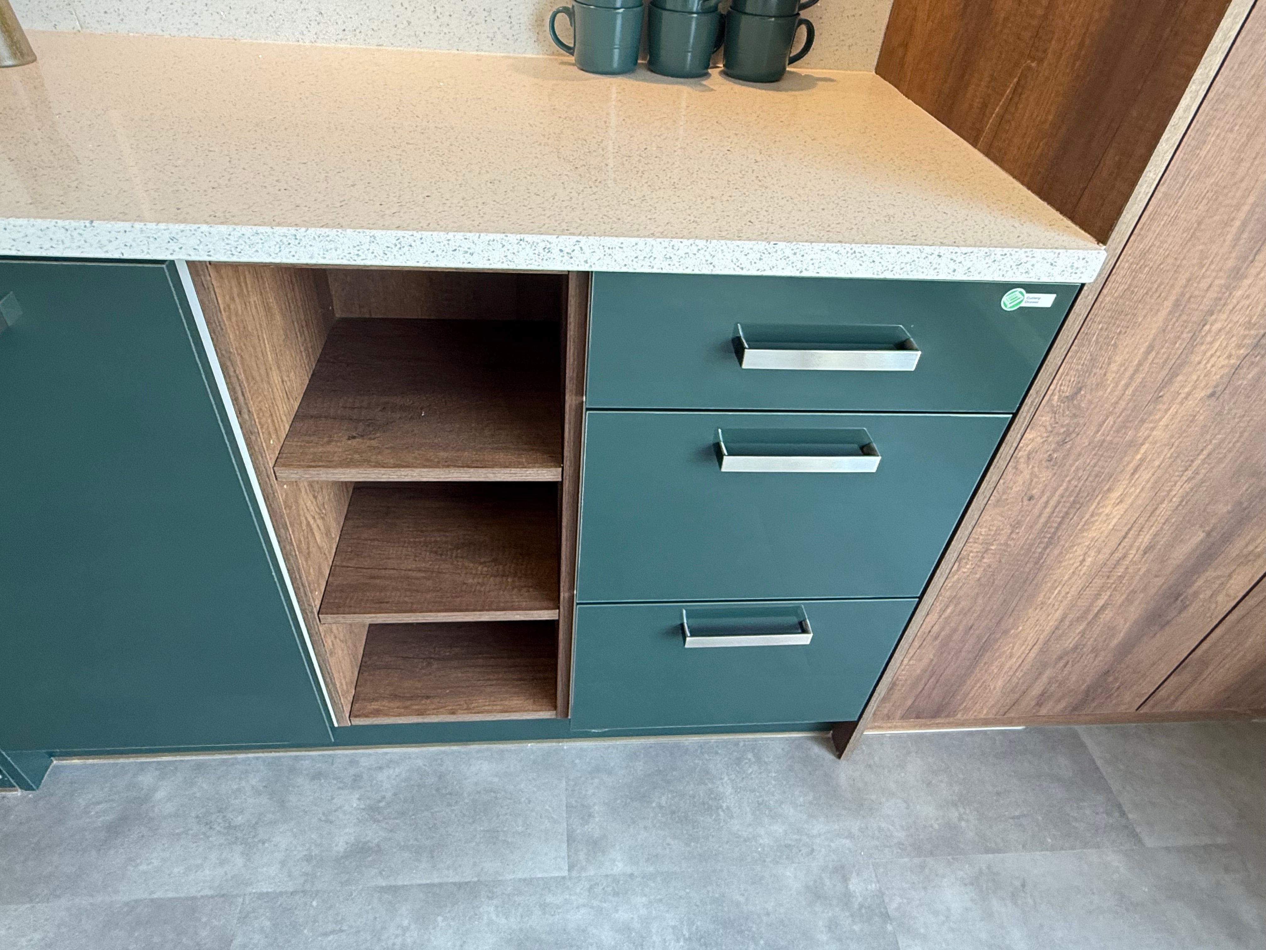 Wren Ultra Eden Green Gloss & Elements Saddle Oak Matte Kitchen