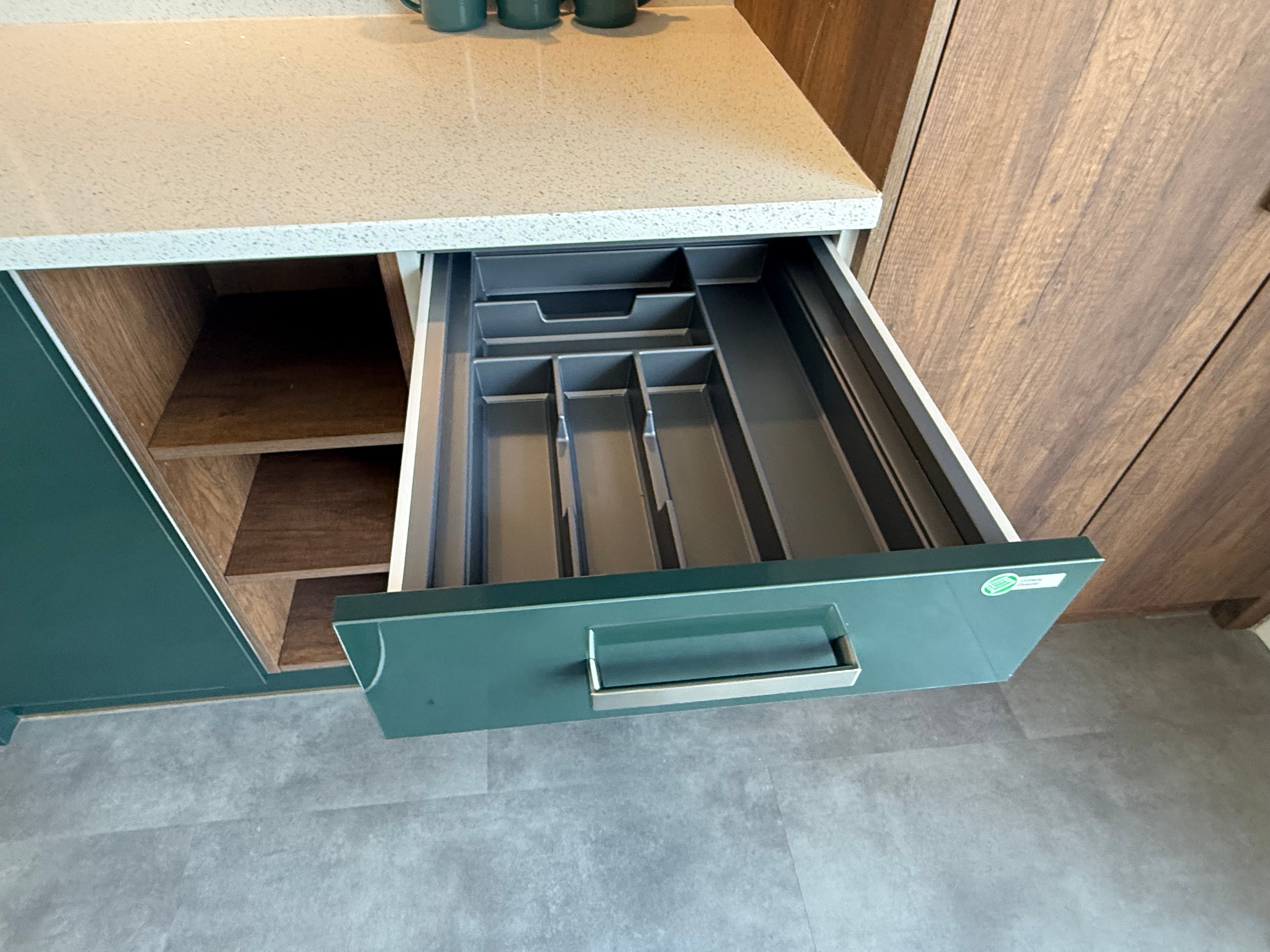 Wren Ultra Eden Green Gloss & Elements Saddle Oak Matte Kitchen