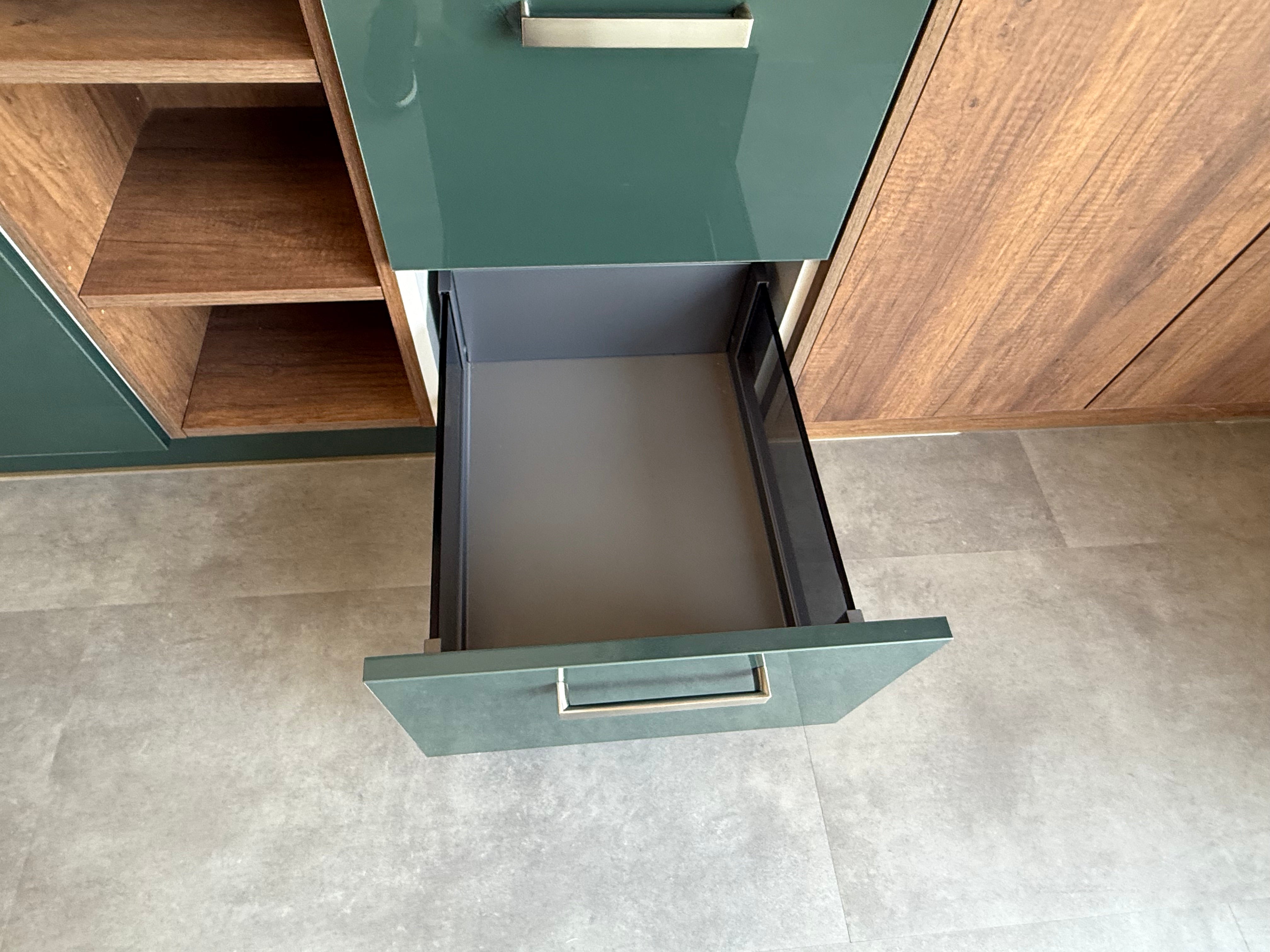 Wren Ultra Eden Green Gloss & Elements Saddle Oak Matte Kitchen