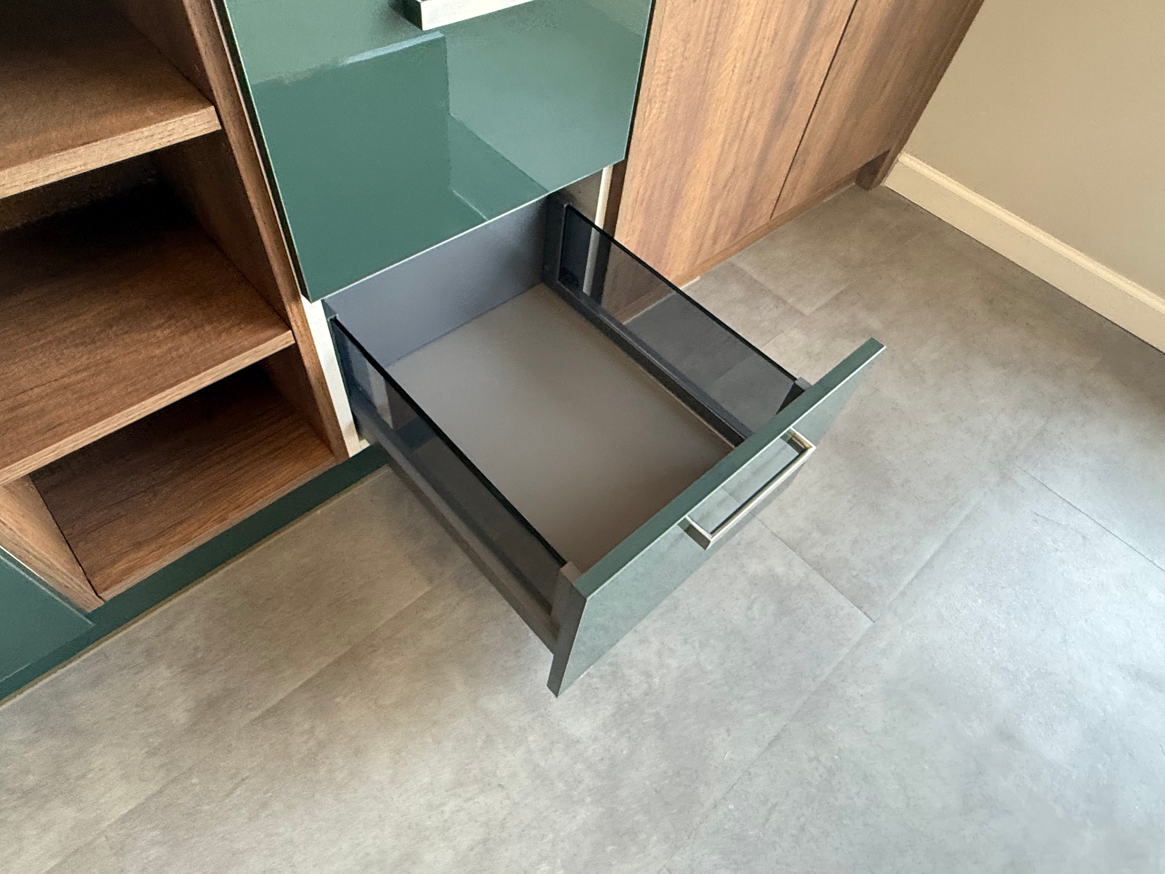 Wren Ultra Eden Green Gloss & Elements Saddle Oak Matte Kitchen