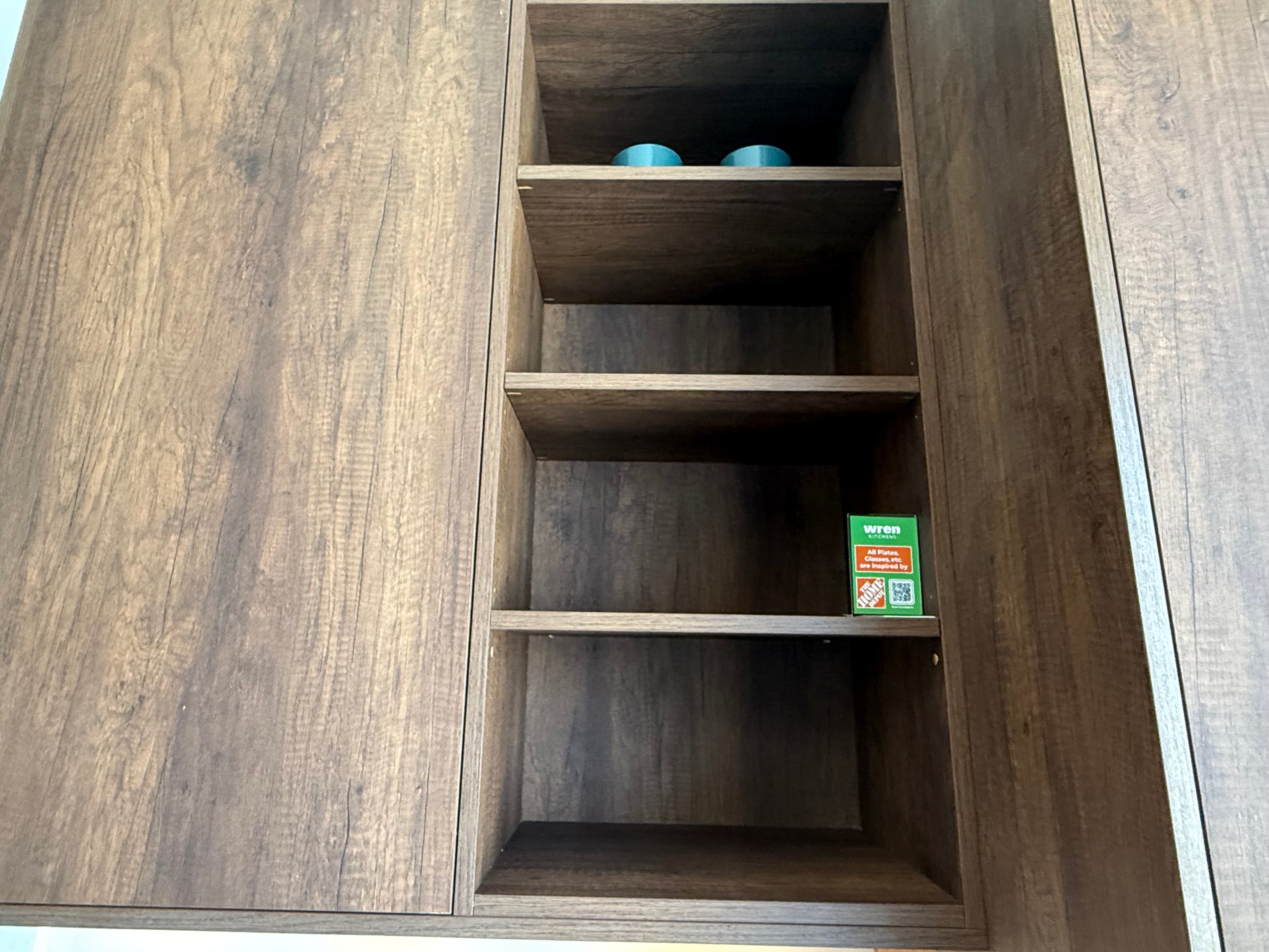 Wren Ultra Eden Green Gloss & Elements Saddle Oak Matte Kitchen
