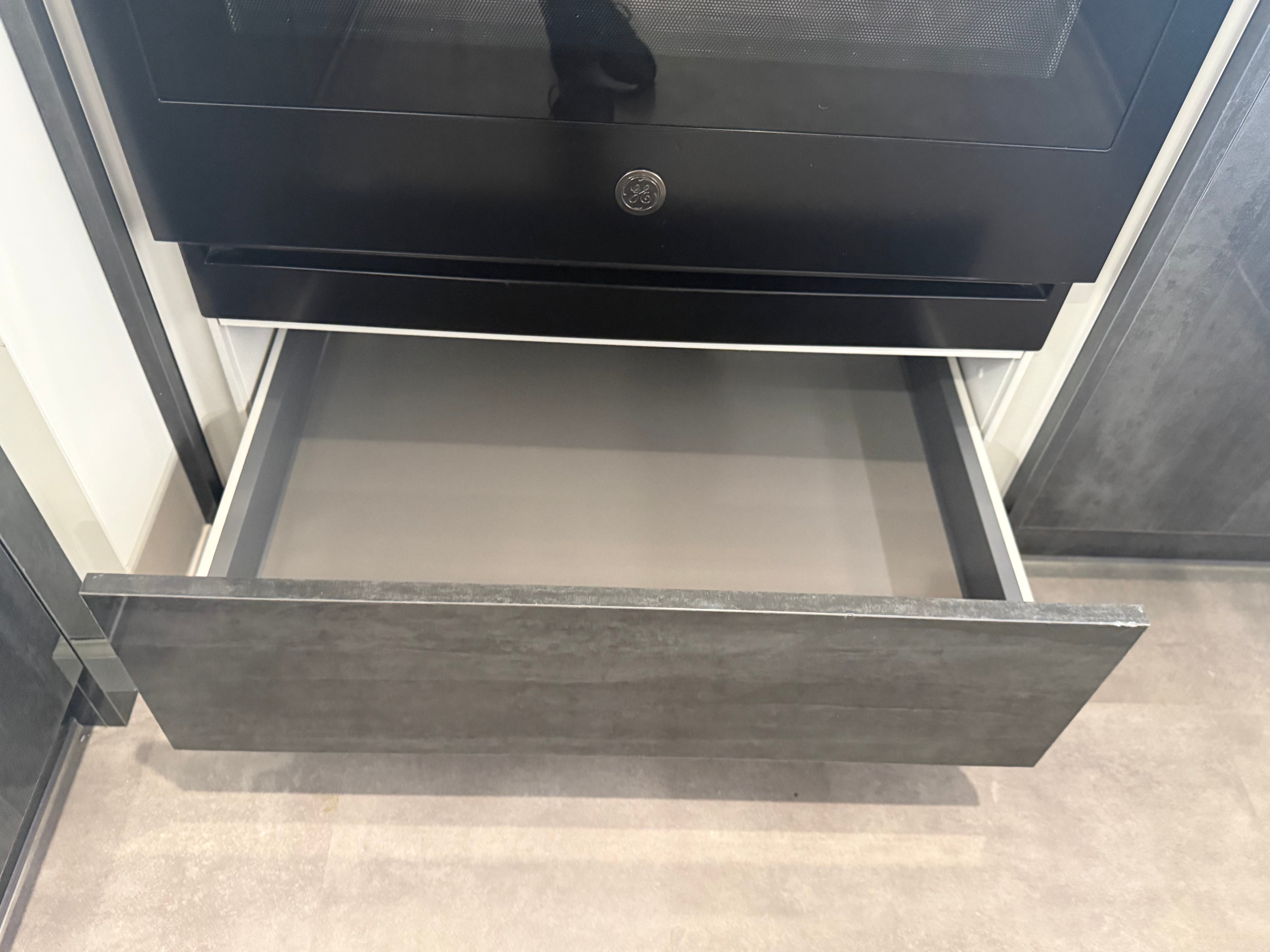 Wren Milano Elements Mettallic Slate Gloss & Ultra Pencil Gray Gloss Kitchen