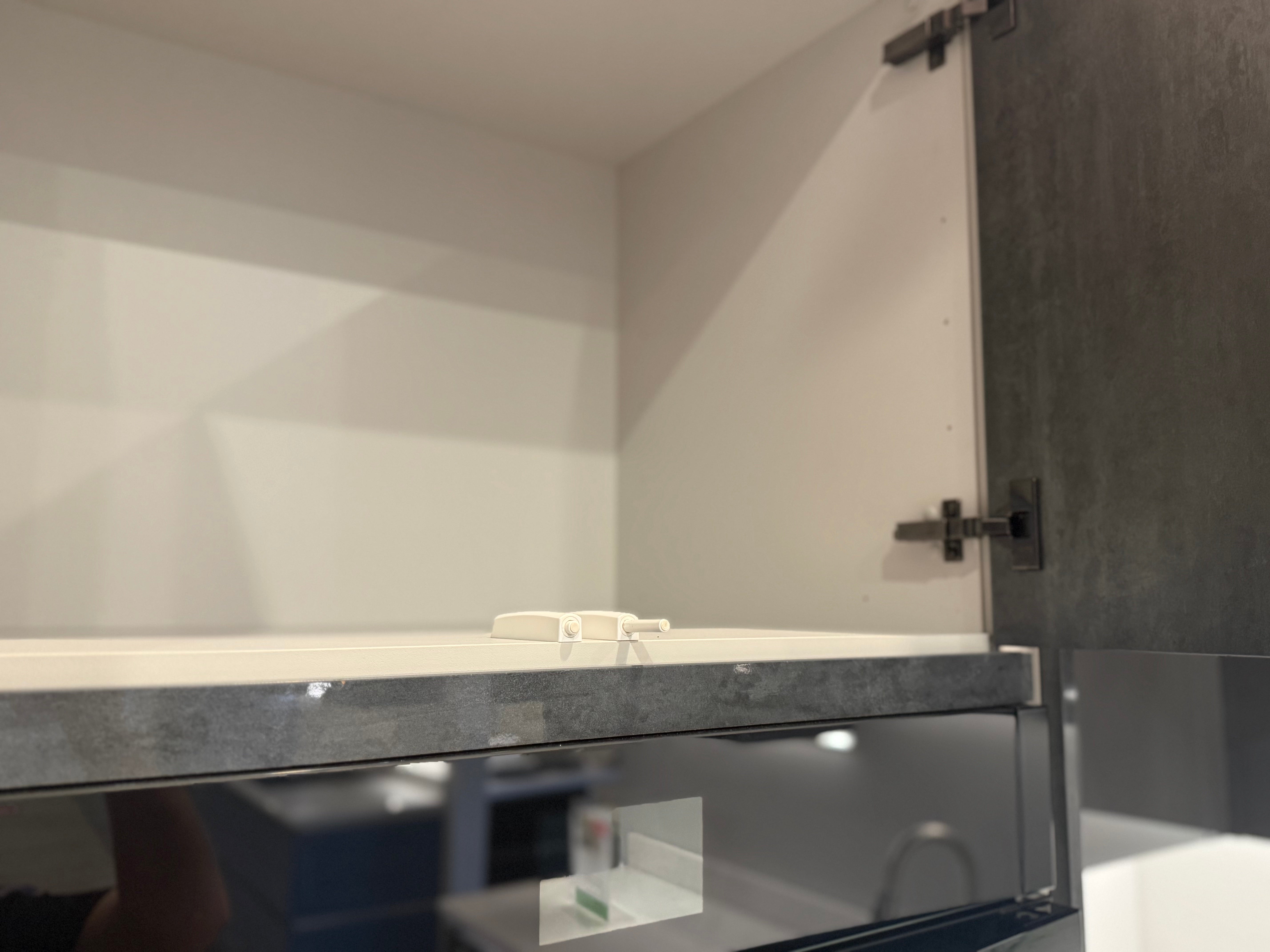 Wren Milano Elements Mettallic Slate Gloss & Ultra Pencil Gray Gloss Kitchen