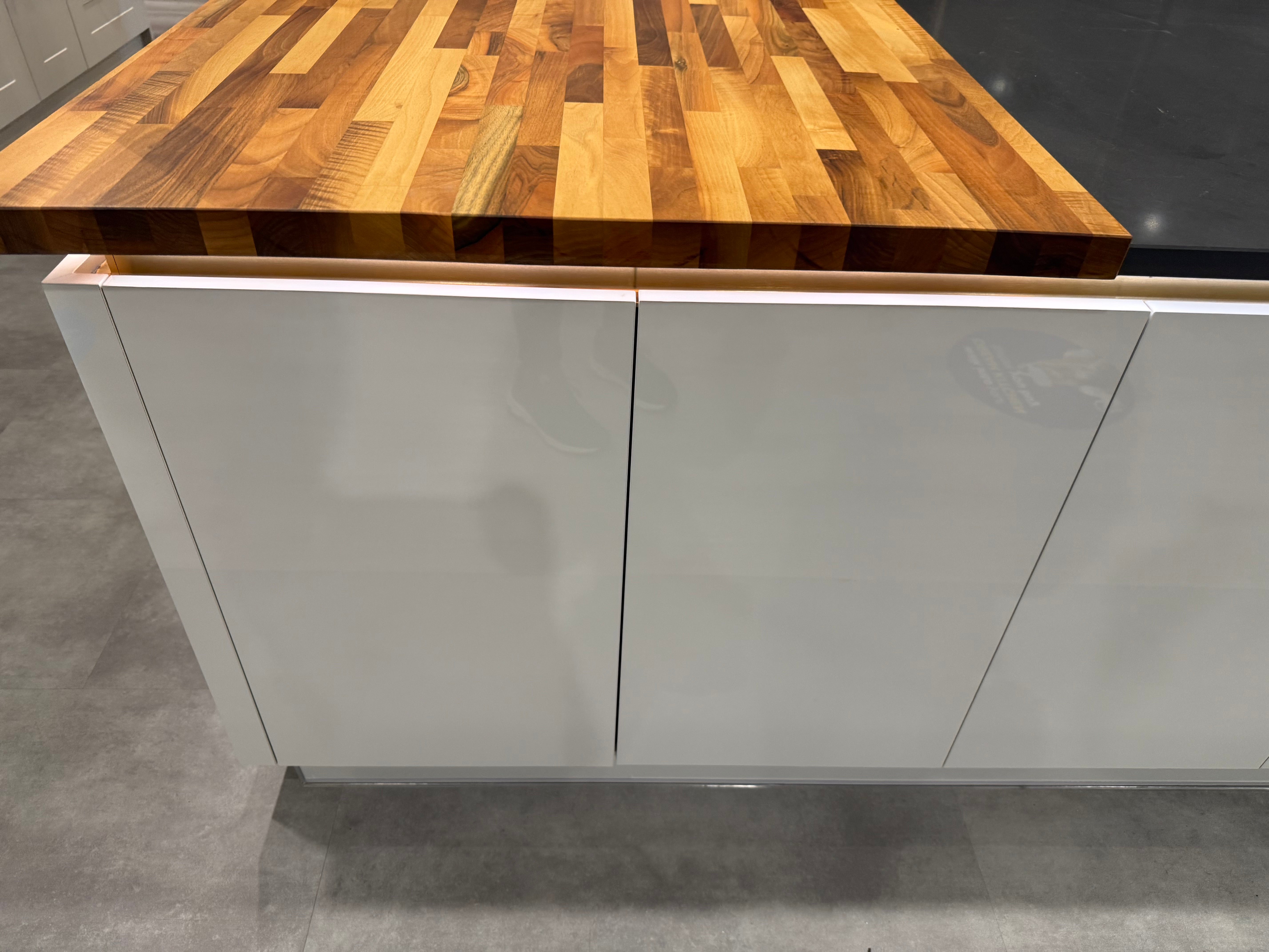 Wren Milano Elements Metallic Night Gloss & Ultra Cloud Gloss Kitchen