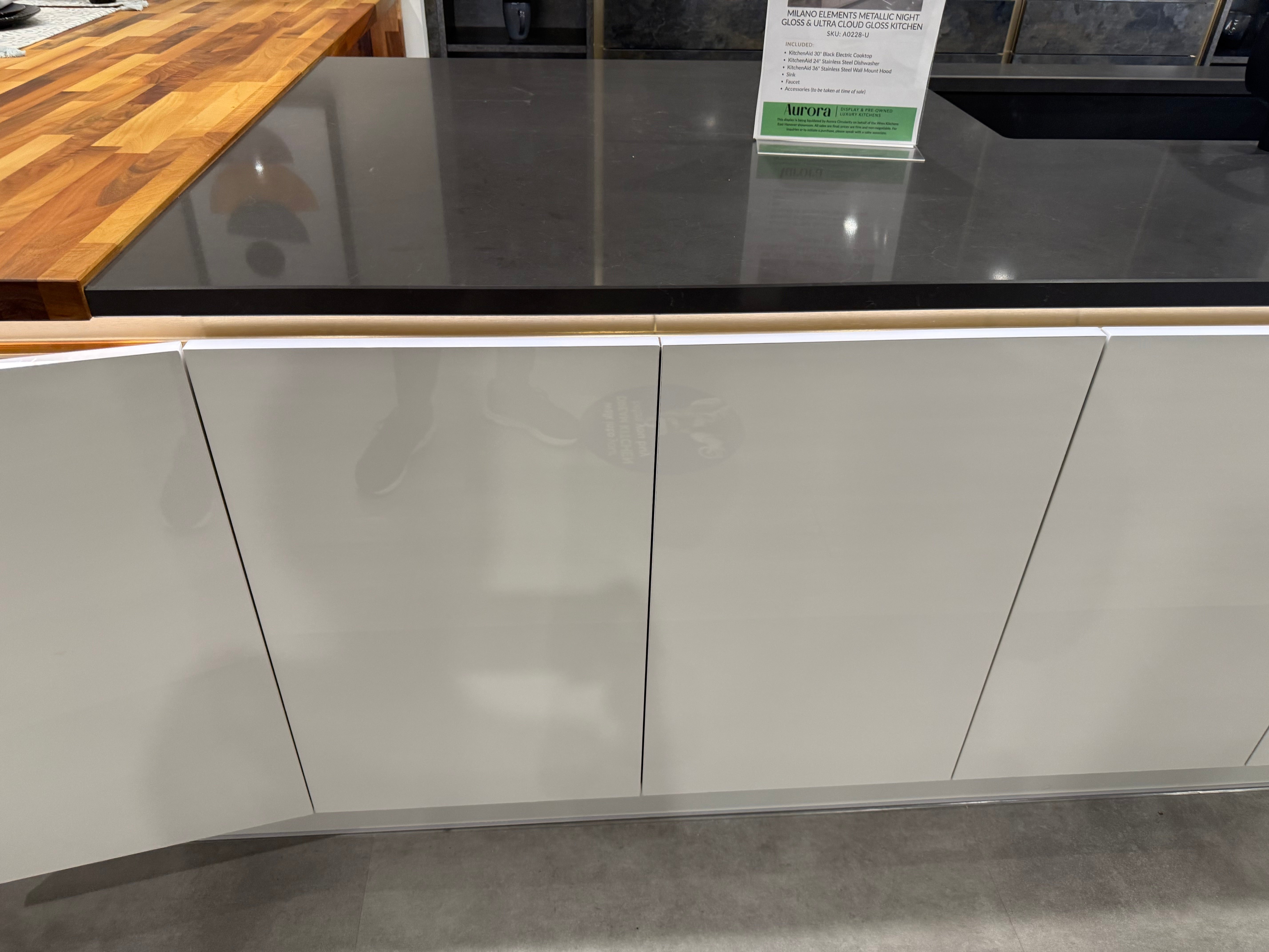 Wren Milano Elements Metallic Night Gloss & Ultra Cloud Gloss Kitchen