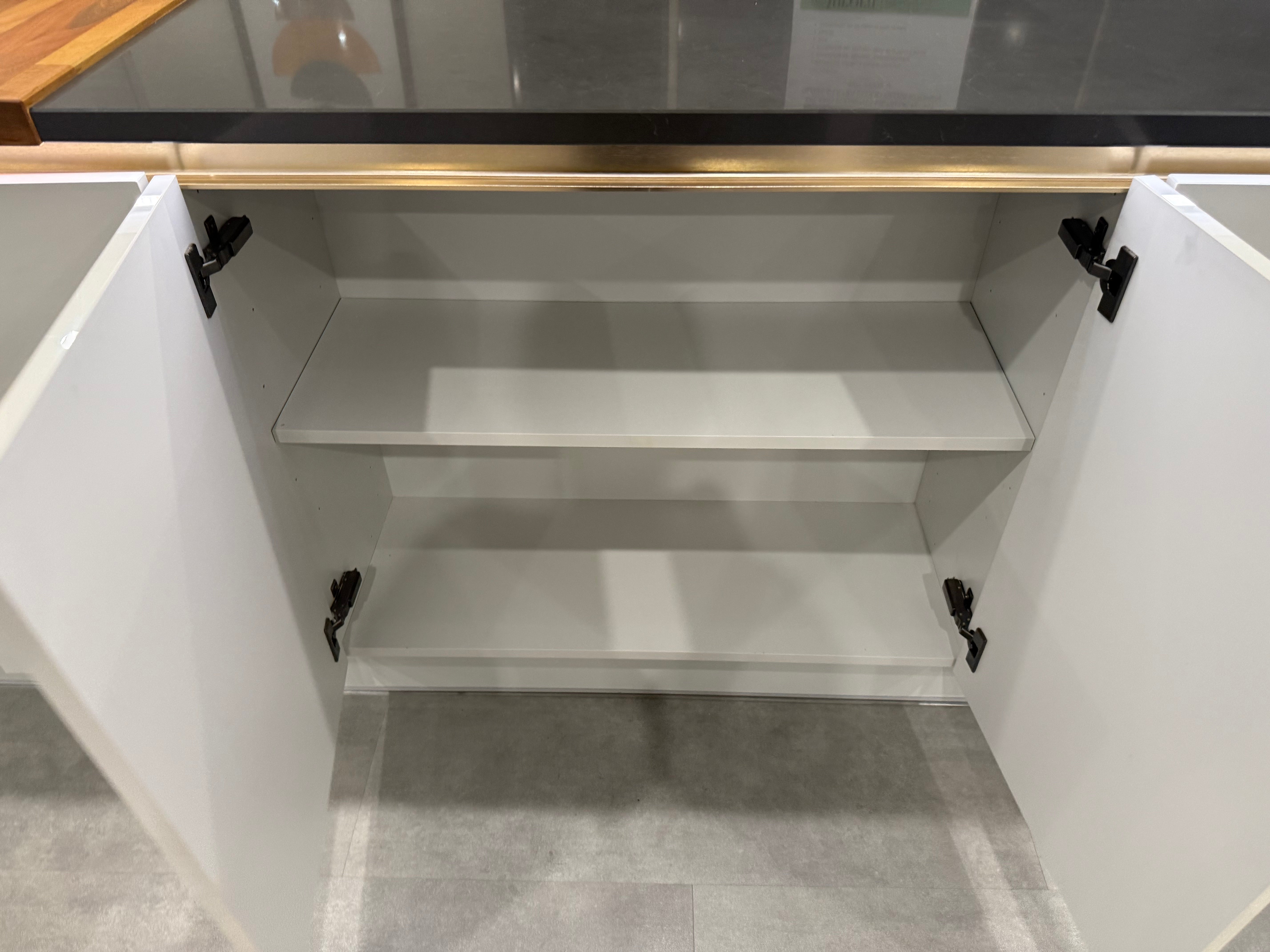 Wren Milano Elements Metallic Night Gloss & Ultra Cloud Gloss Kitchen