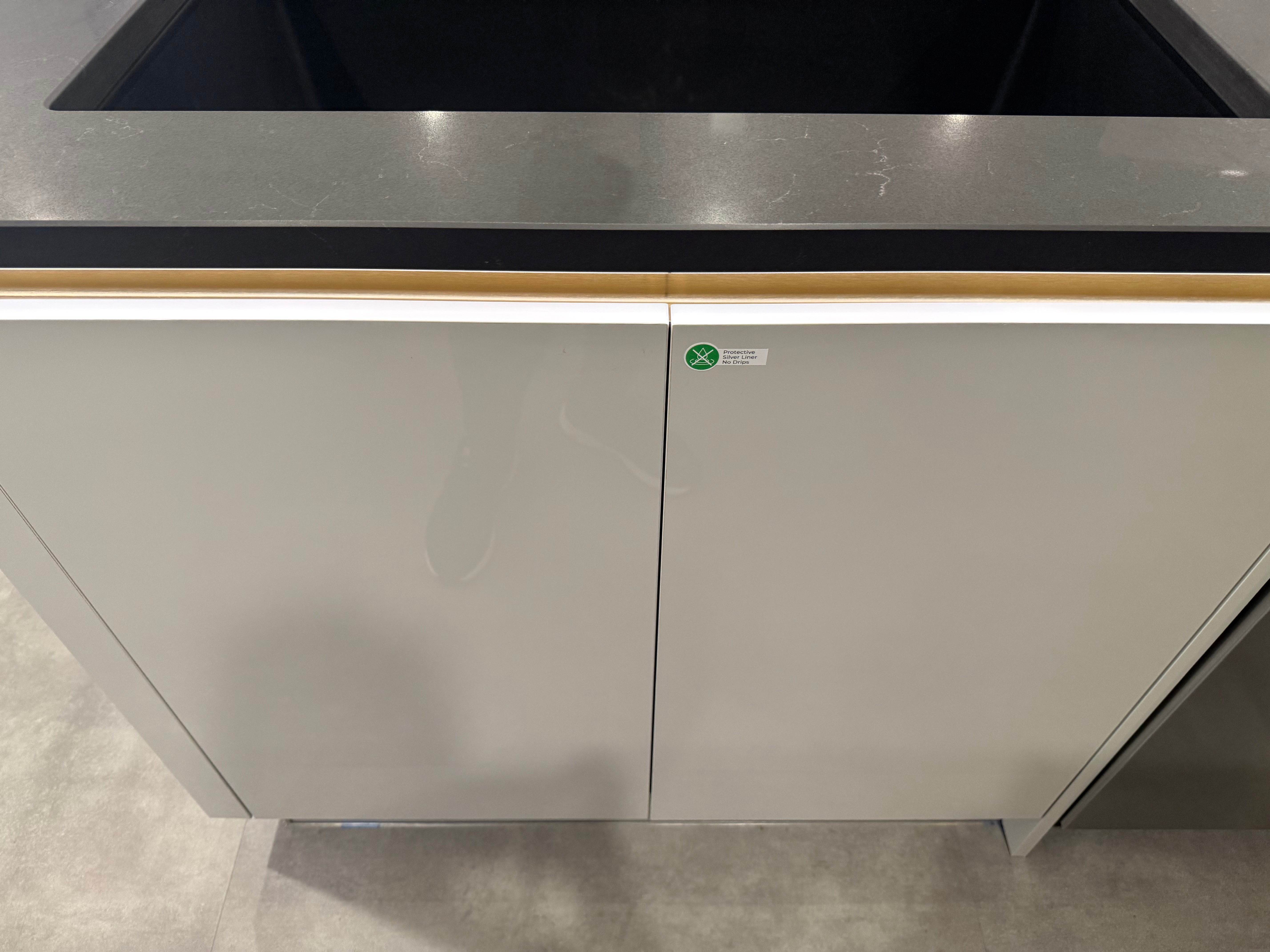 Wren Milano Elements Metallic Night Gloss & Ultra Cloud Gloss Kitchen
