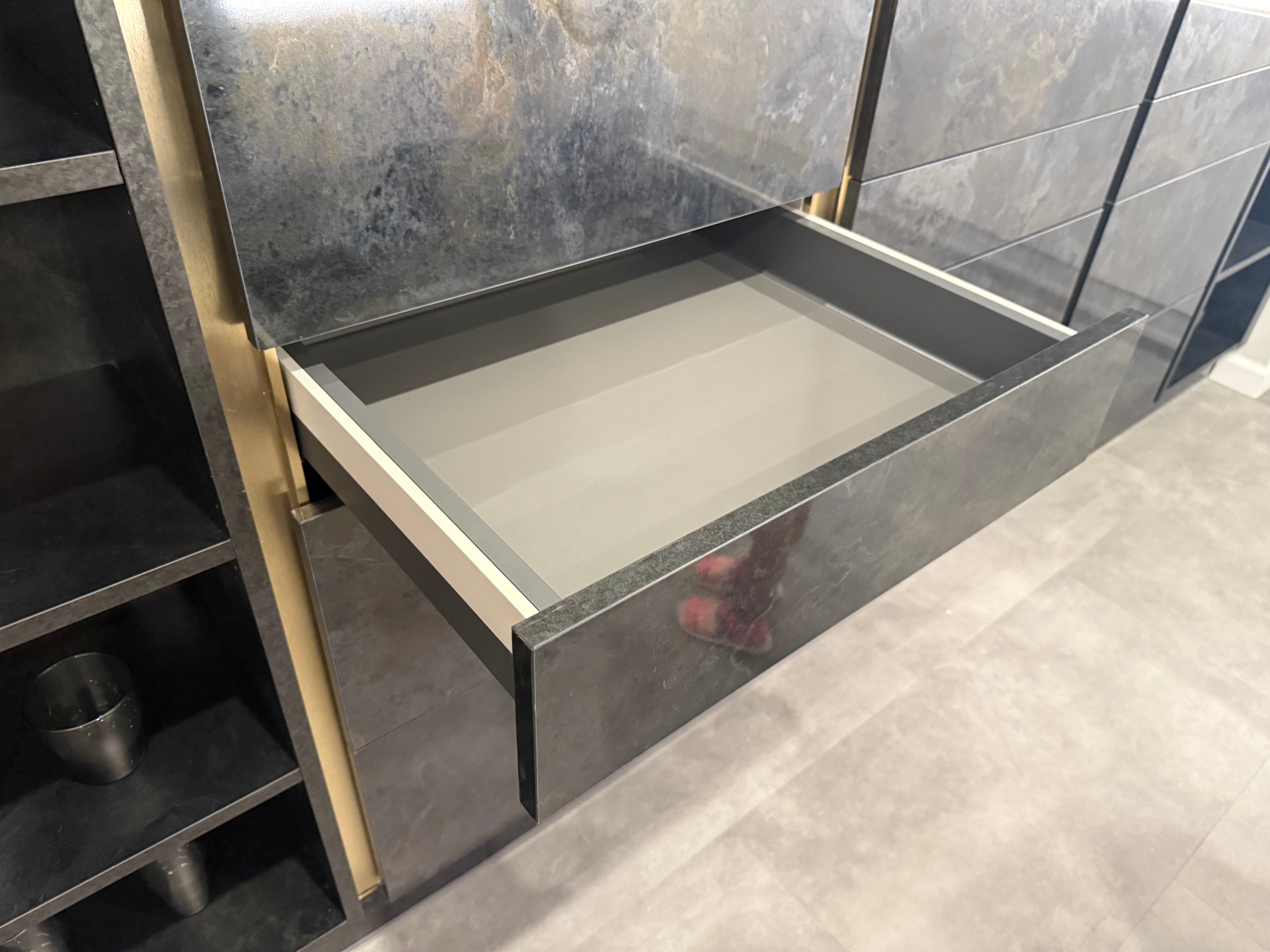 Wren Milano Elements Metallic Night Gloss & Ultra Cloud Gloss Kitchen