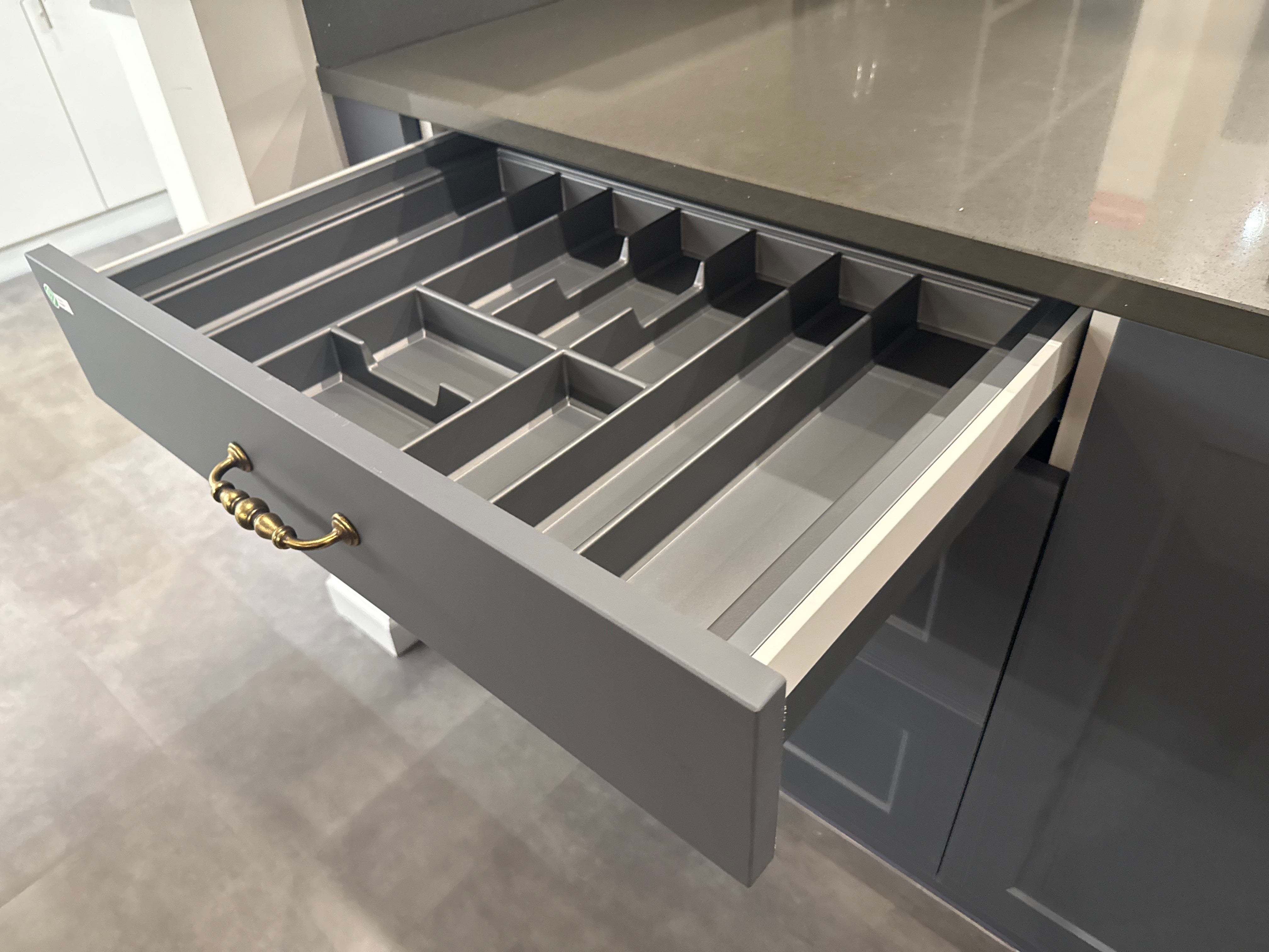 Wren Shaker Chelsea Juratek Forest Green Matte Kitchen
