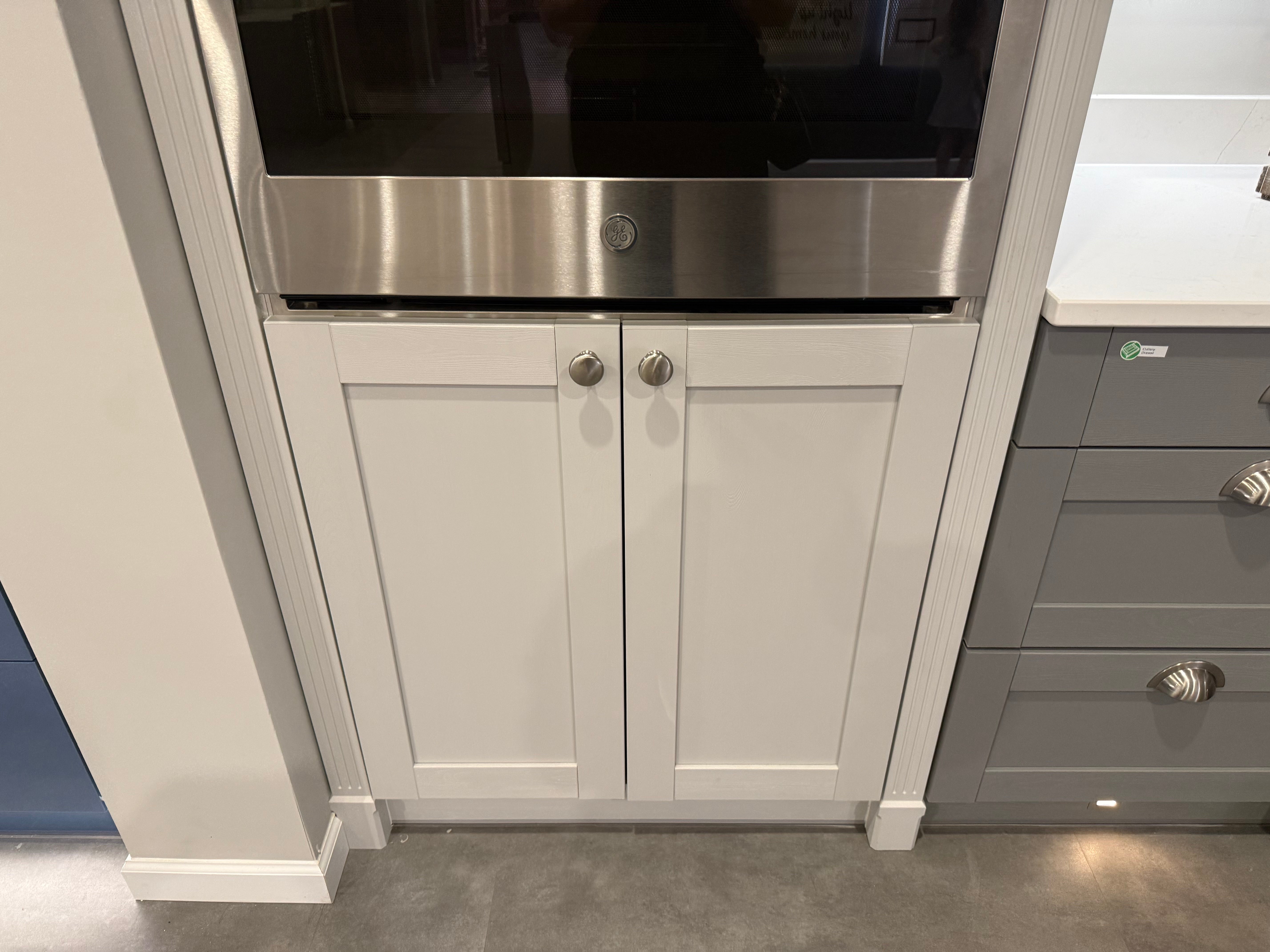 Wren Shaker Forest Classic Dust Gray & Shadow Grain Kitchen