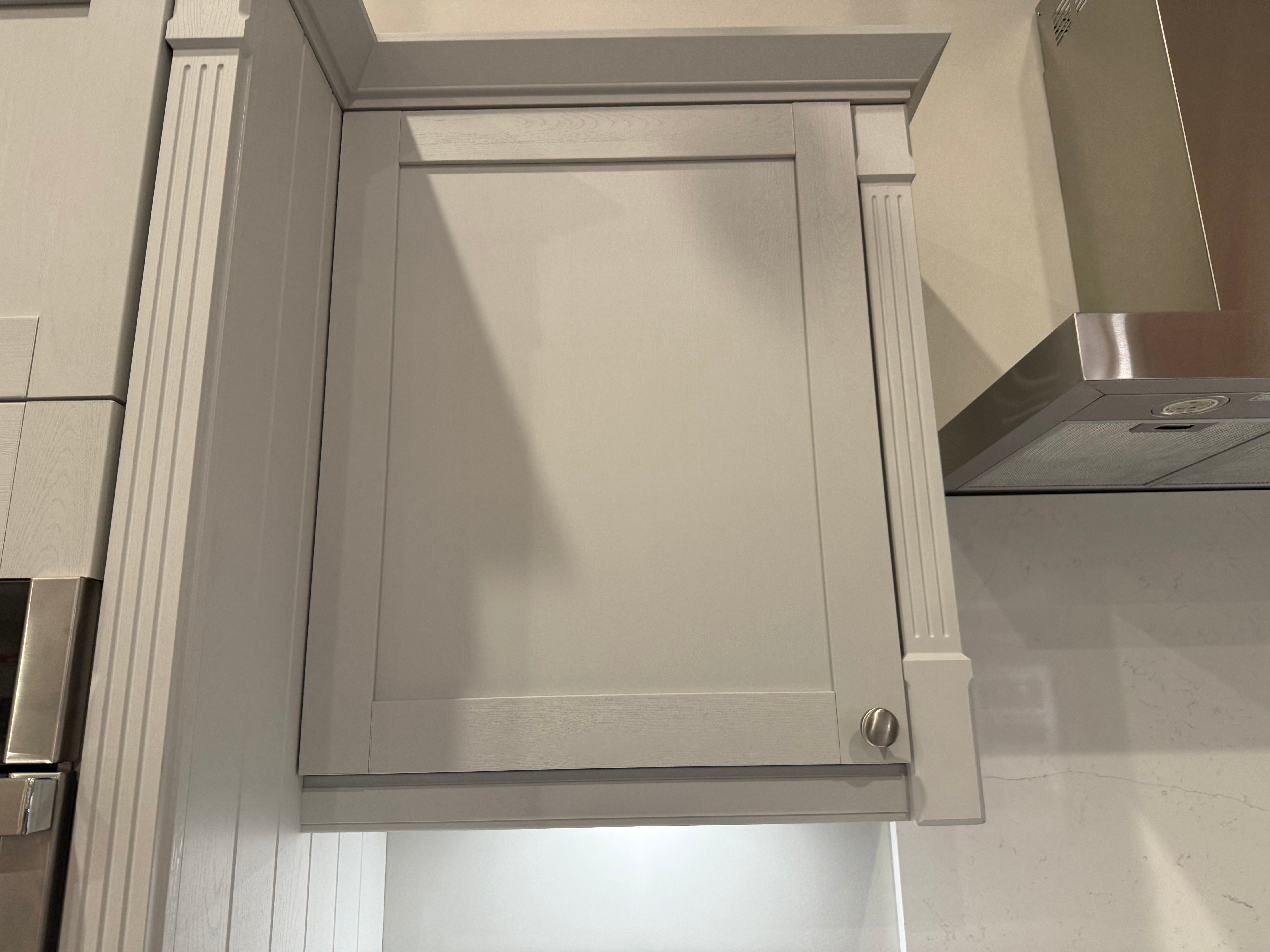 Wren Shaker Forest Classic Dust Gray & Shadow Grain Kitchen