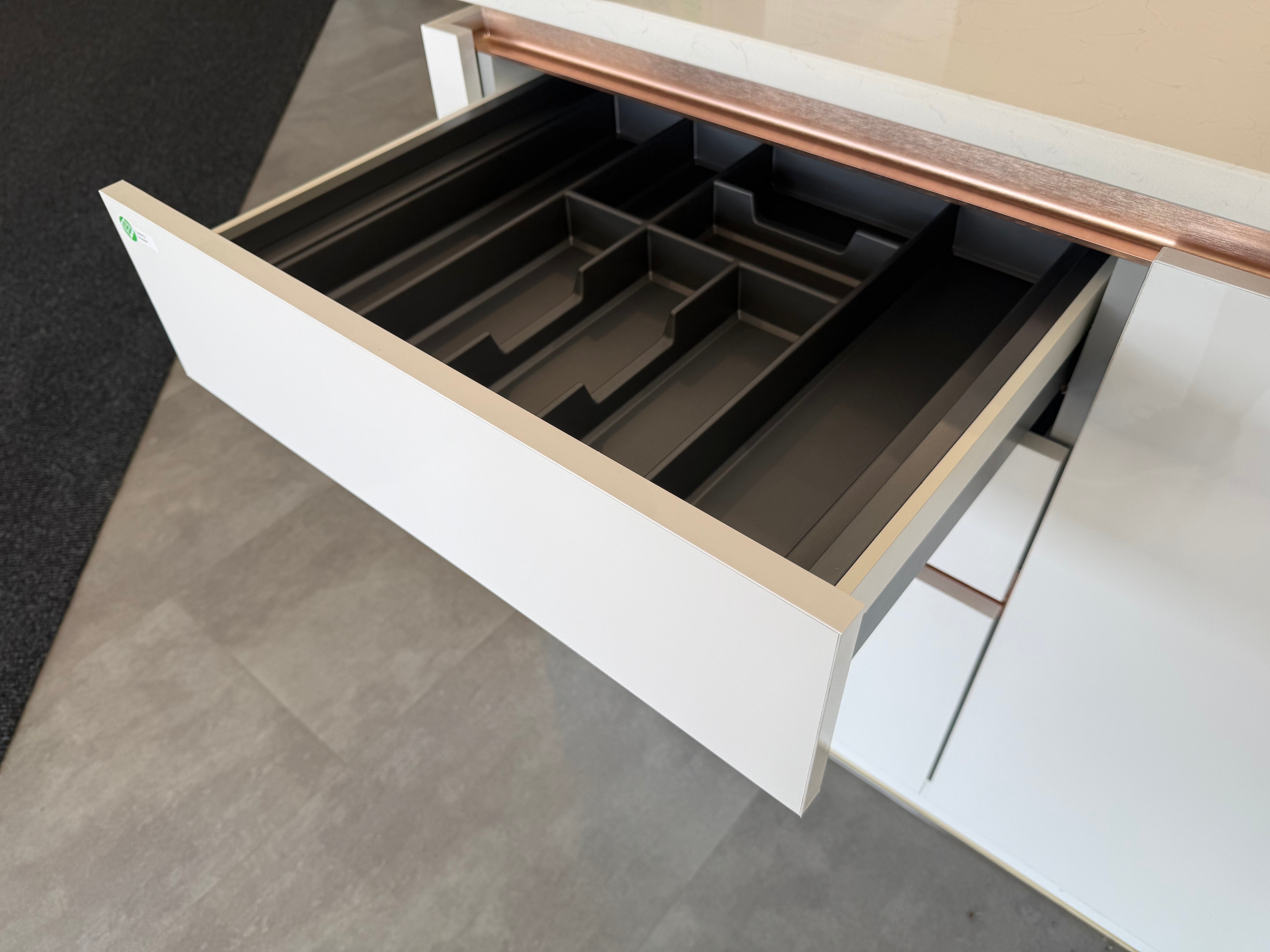 Wren Milano Ultra Bianco Glass Kitchen