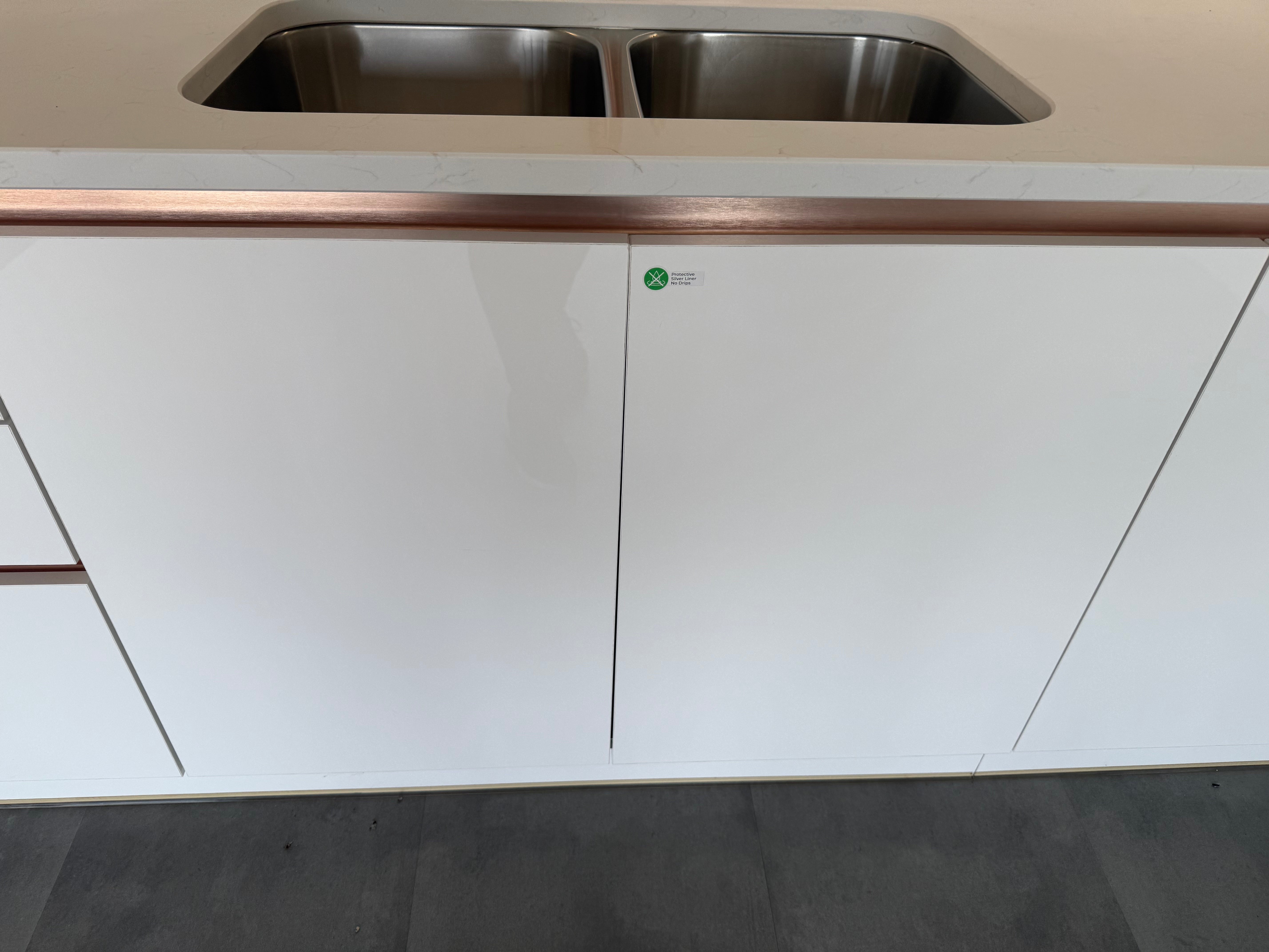 Wren Milano Ultra Bianco Glass Kitchen