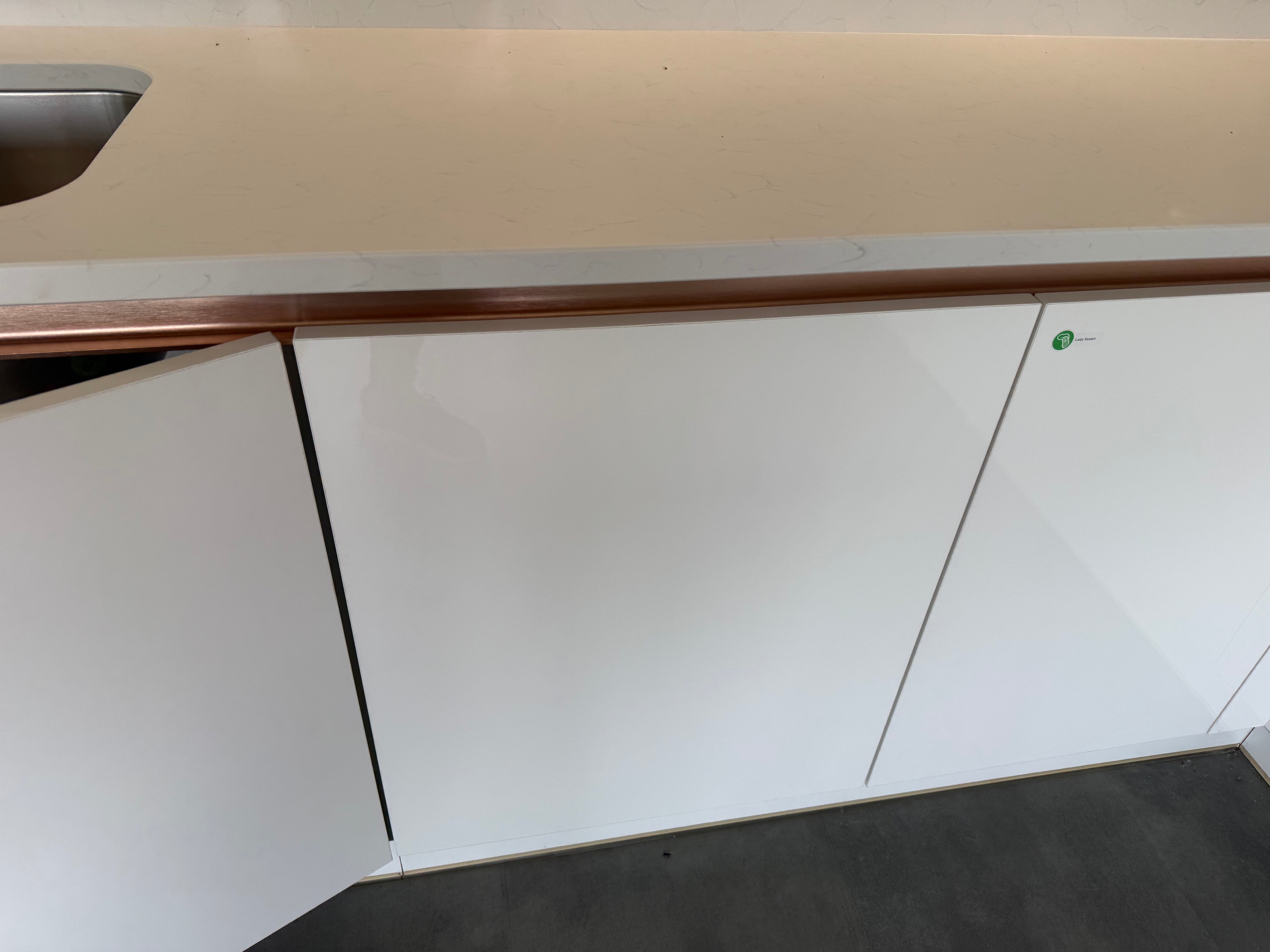 Wren Milano Ultra Bianco Glass Kitchen