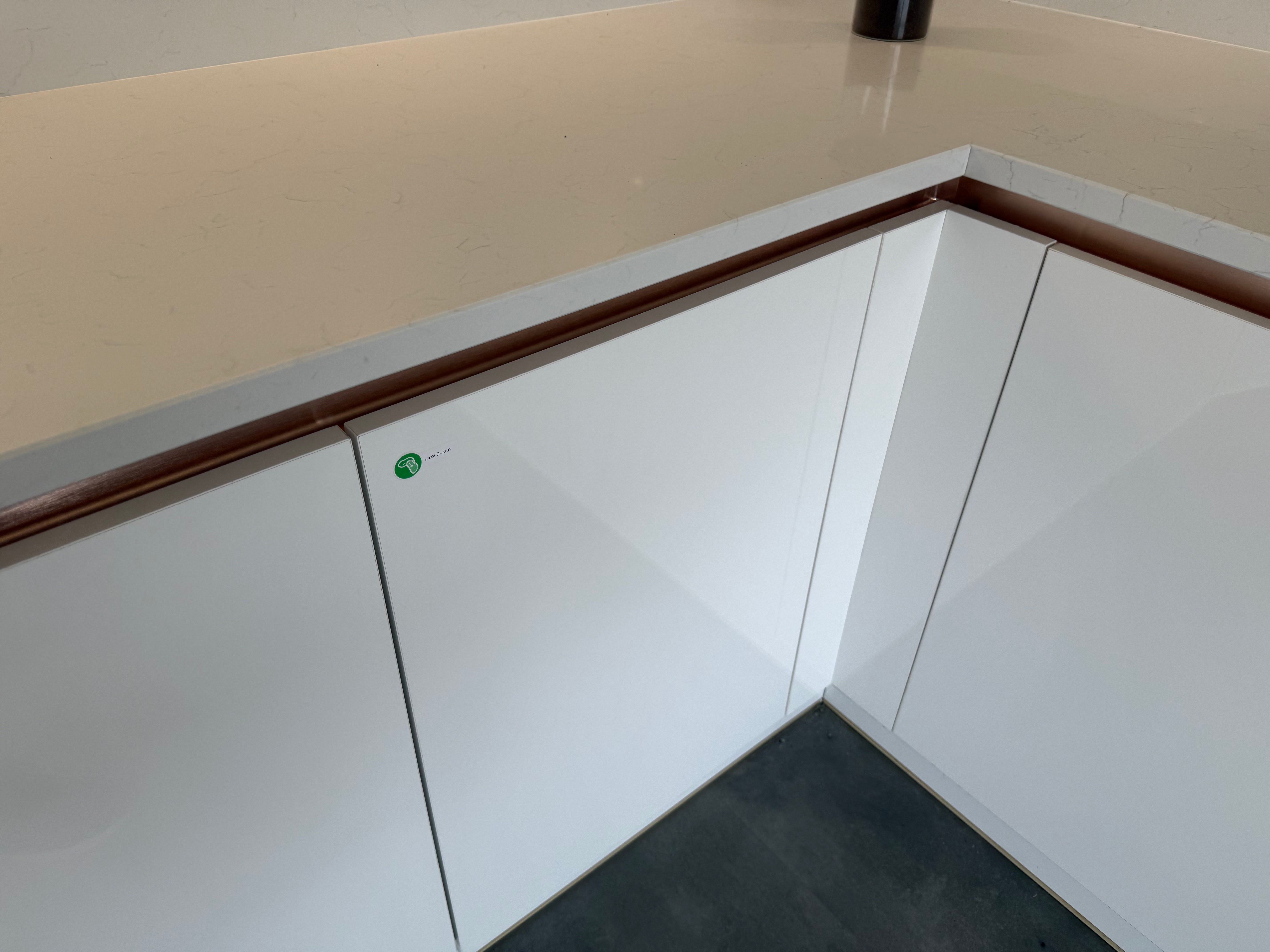 Wren Milano Ultra Bianco Glass Kitchen
