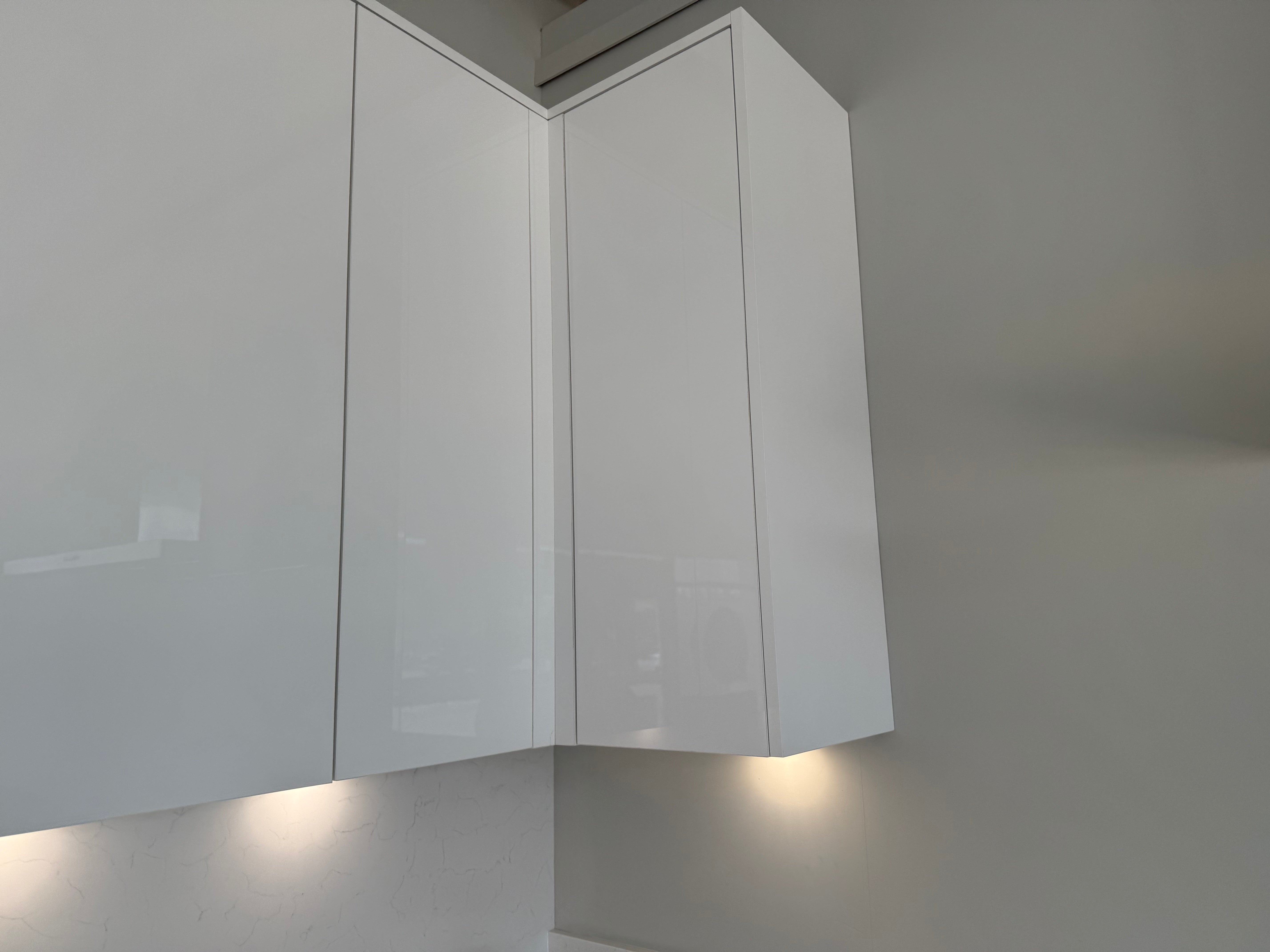 Wren Milano Ultra Bianco Glass Kitchen
