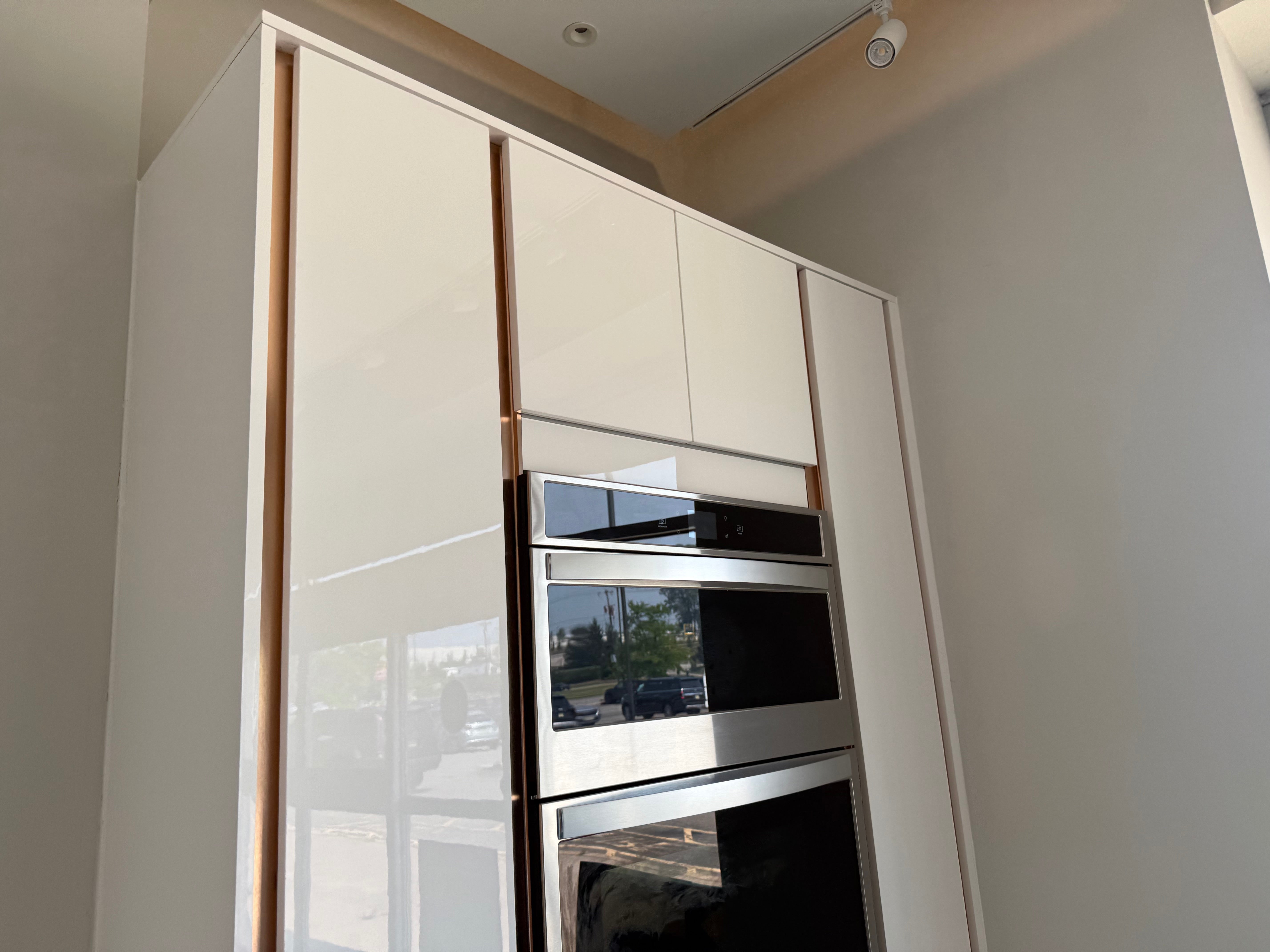 Wren Milano Ultra Bianco Glass Kitchen