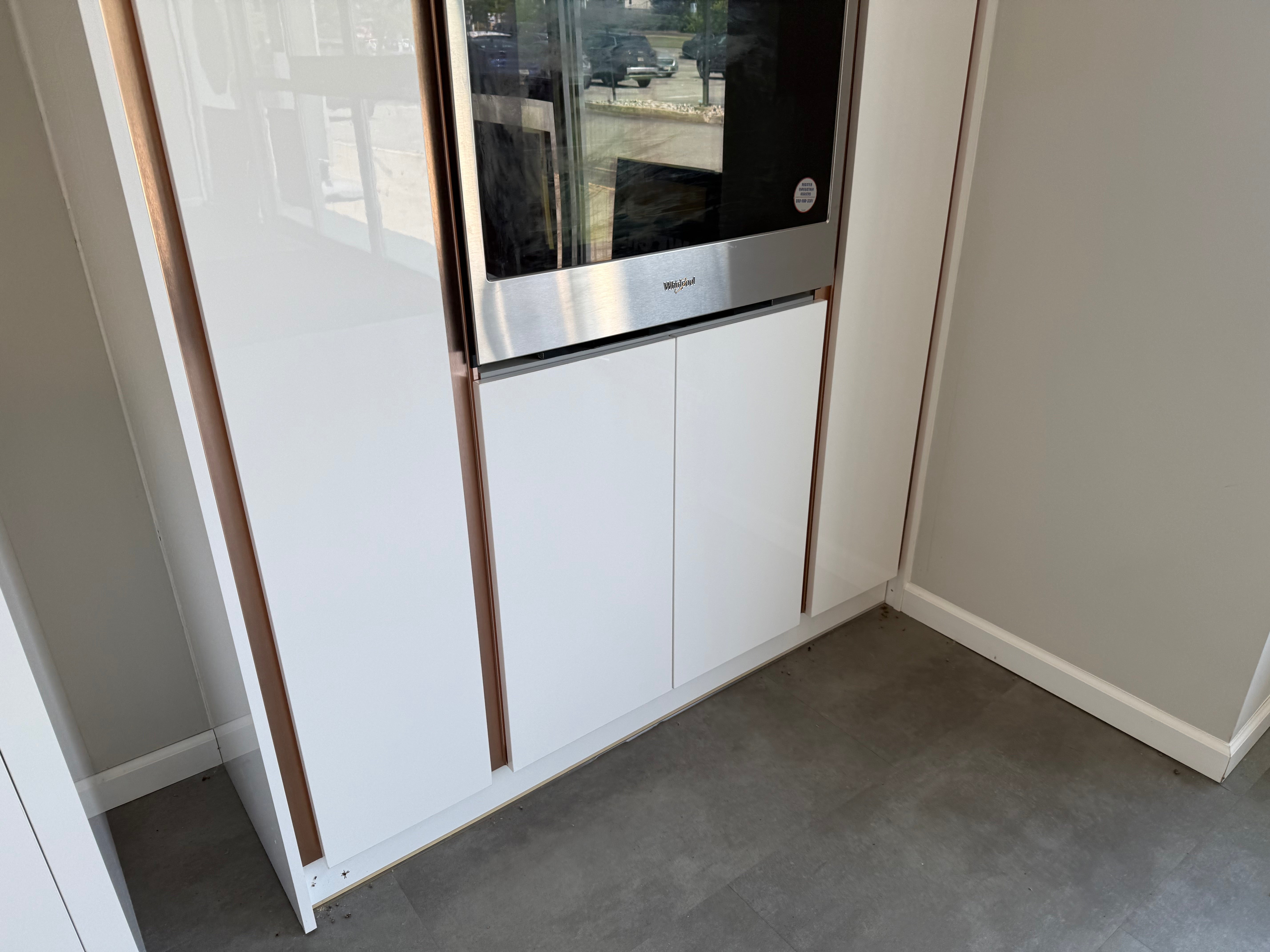 Wren Milano Ultra Bianco Glass Kitchen