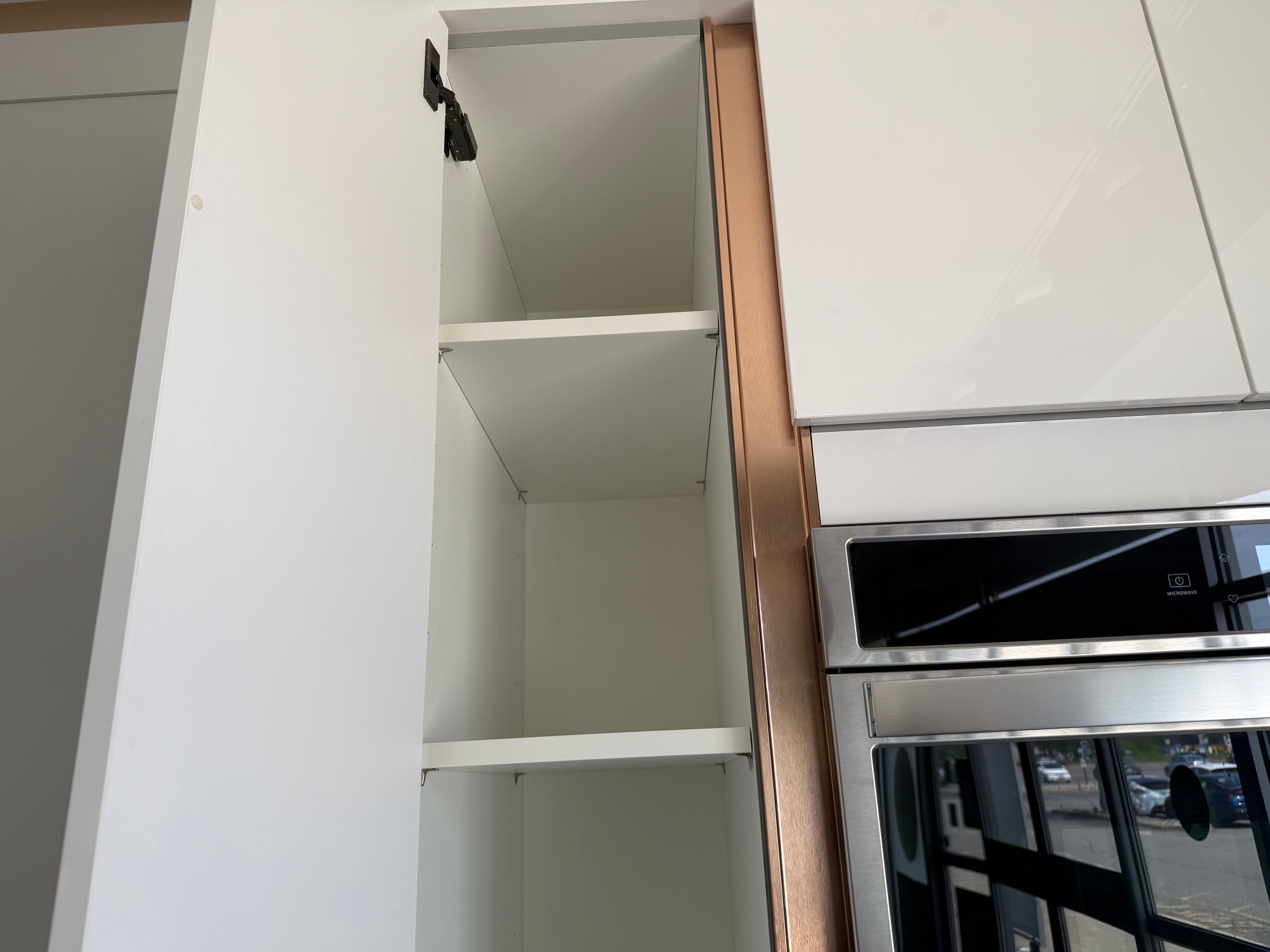 Wren Milano Ultra Bianco Glass Kitchen