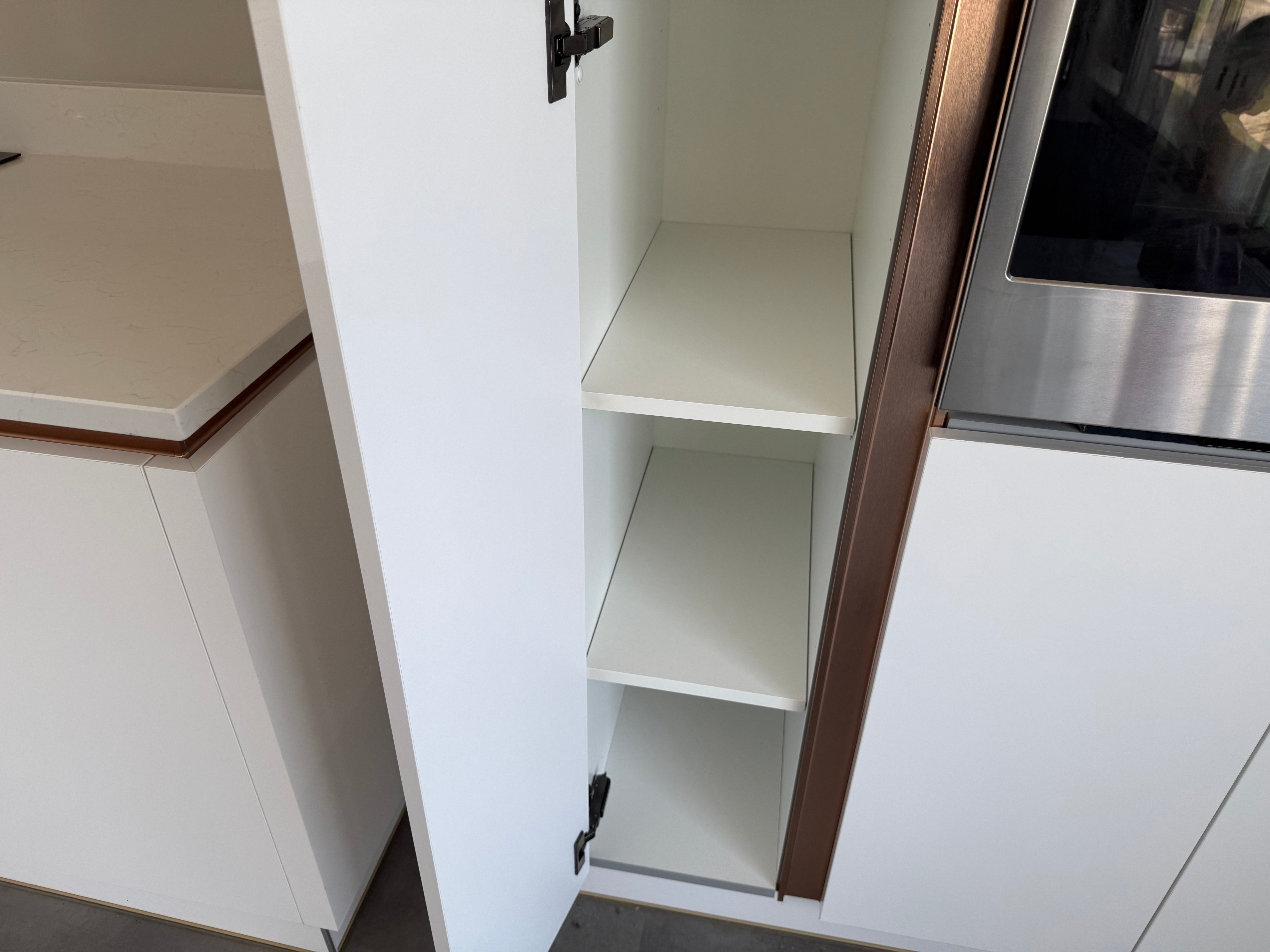 Wren Milano Ultra Bianco Glass Kitchen