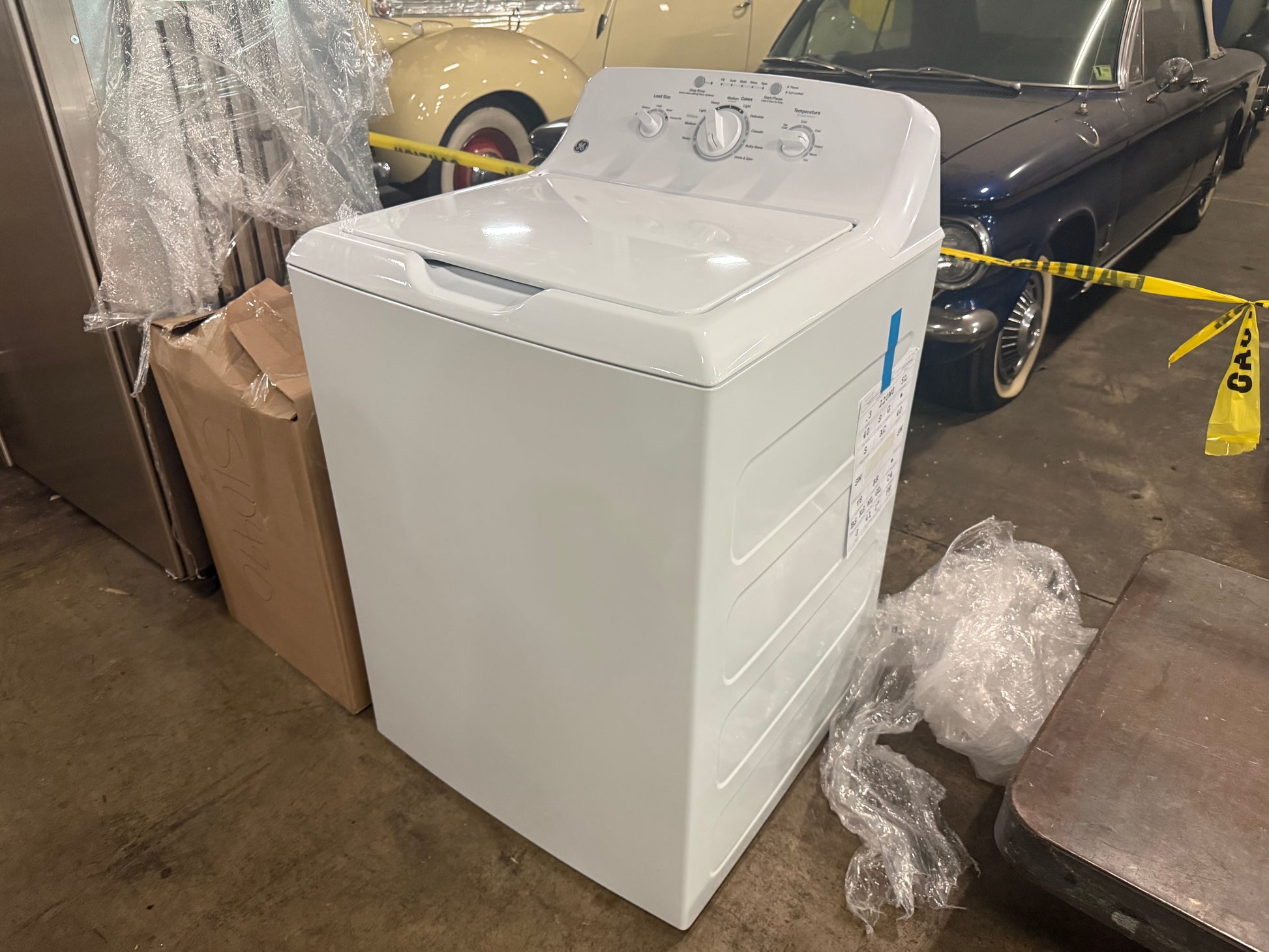 GE GTW220ACWWW 4.0 cu ft top load washing machine in a classic white finish with a rear control console
