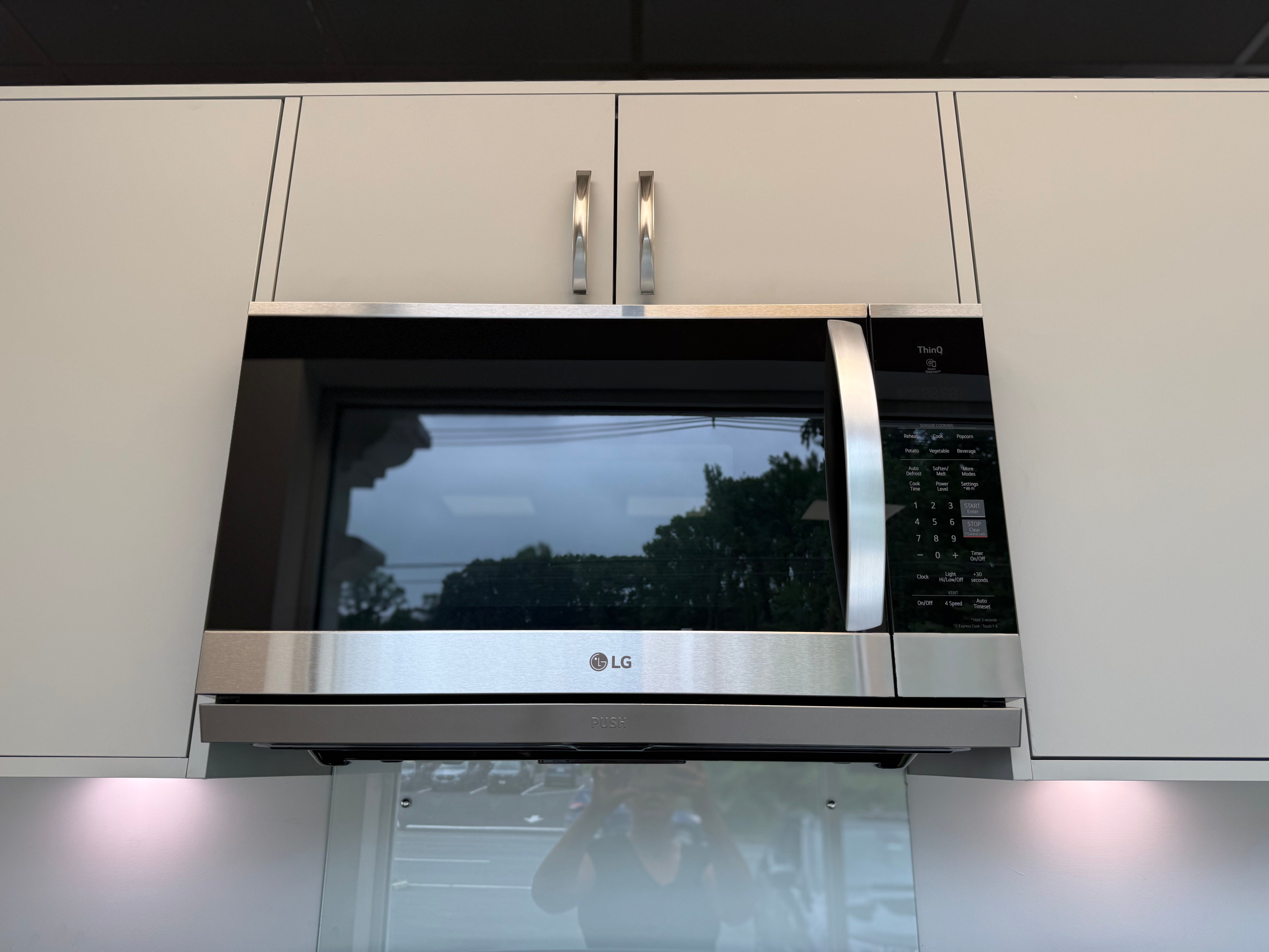 Wren Infinity Autograph Ash Gray Silk Kitchen Wall