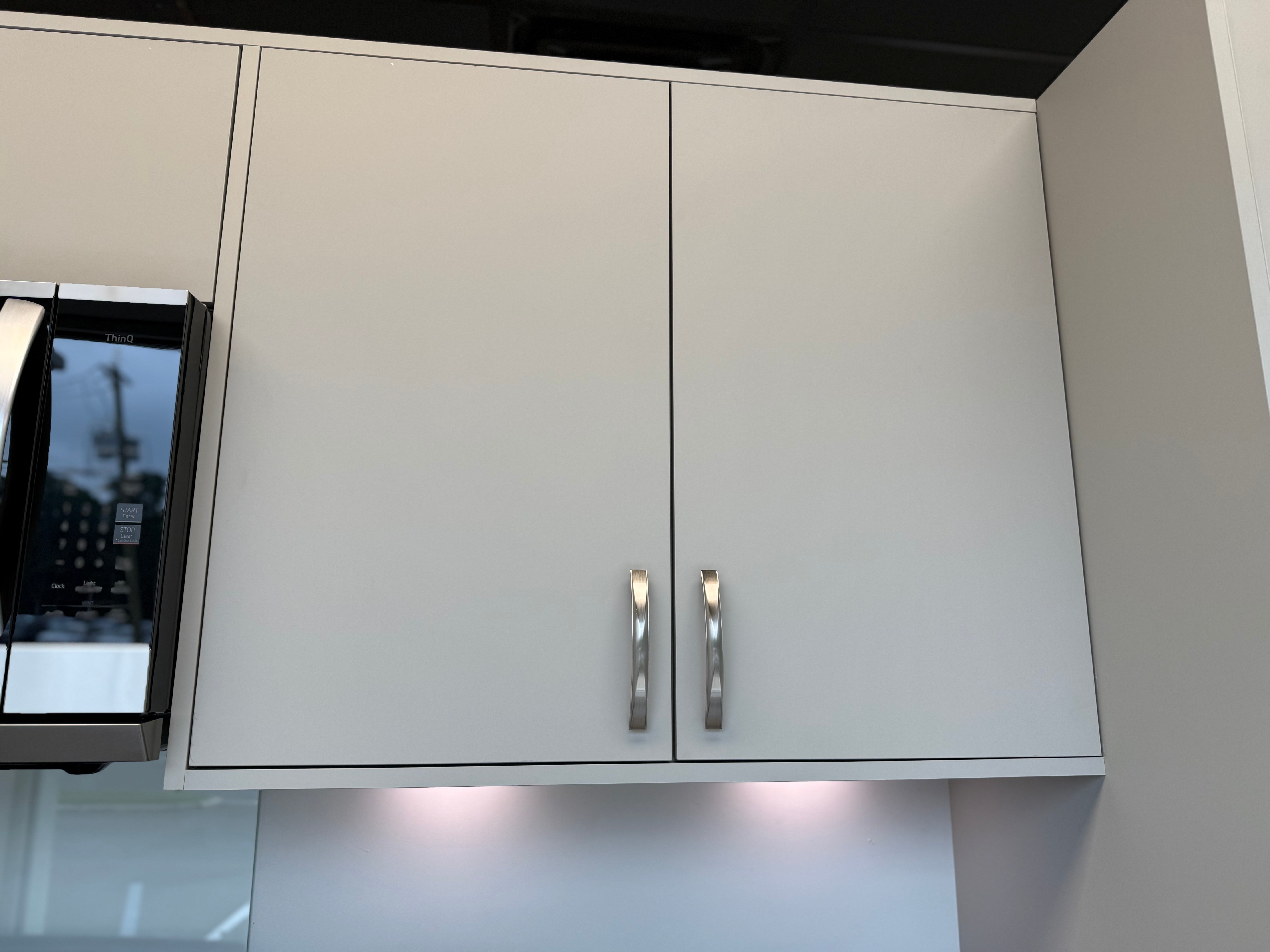 Wren Infinity Autograph Ash Gray Silk Kitchen Wall