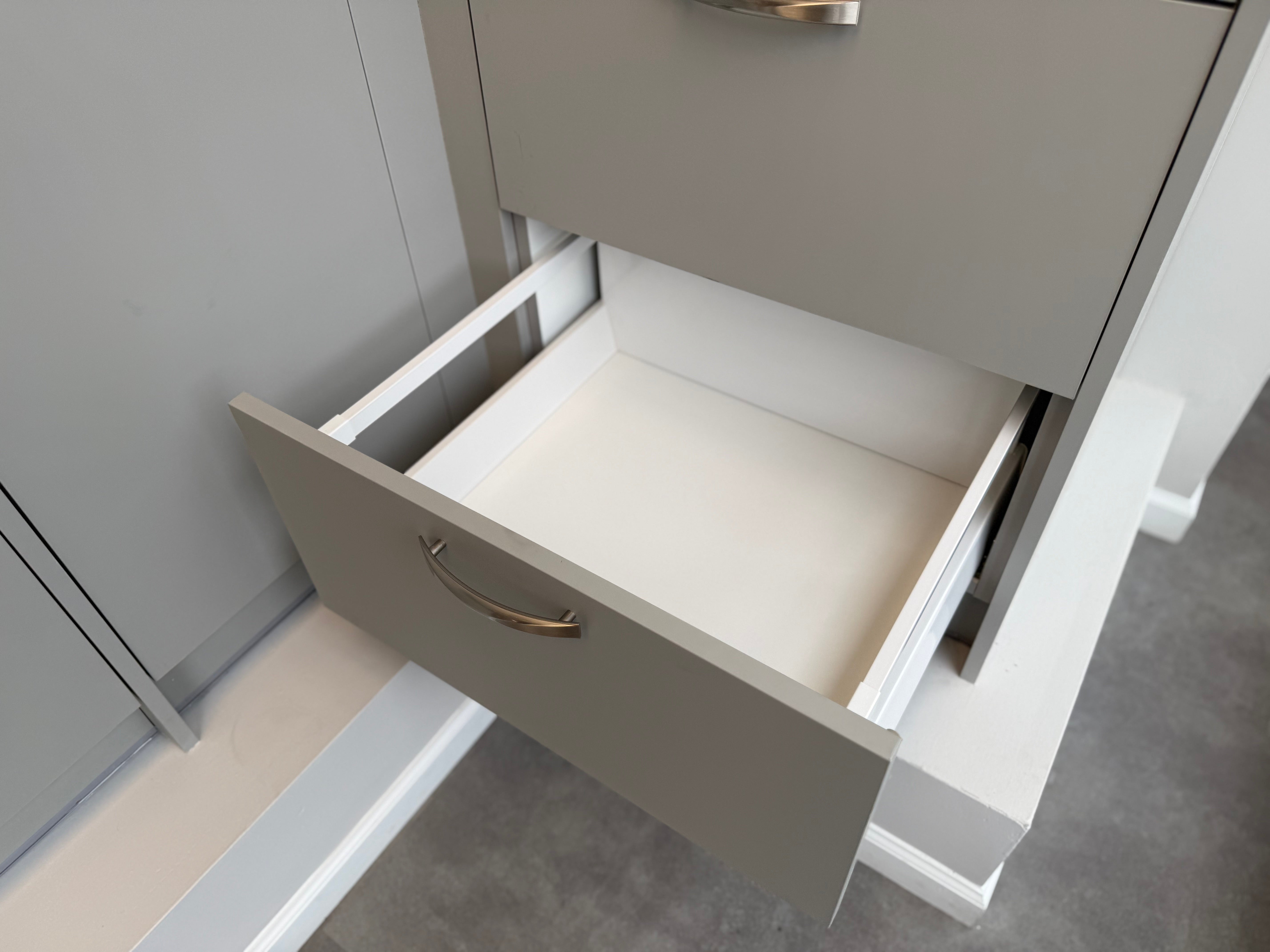 Wren Infinity Autograph Ash Gray Silk Kitchen Wall