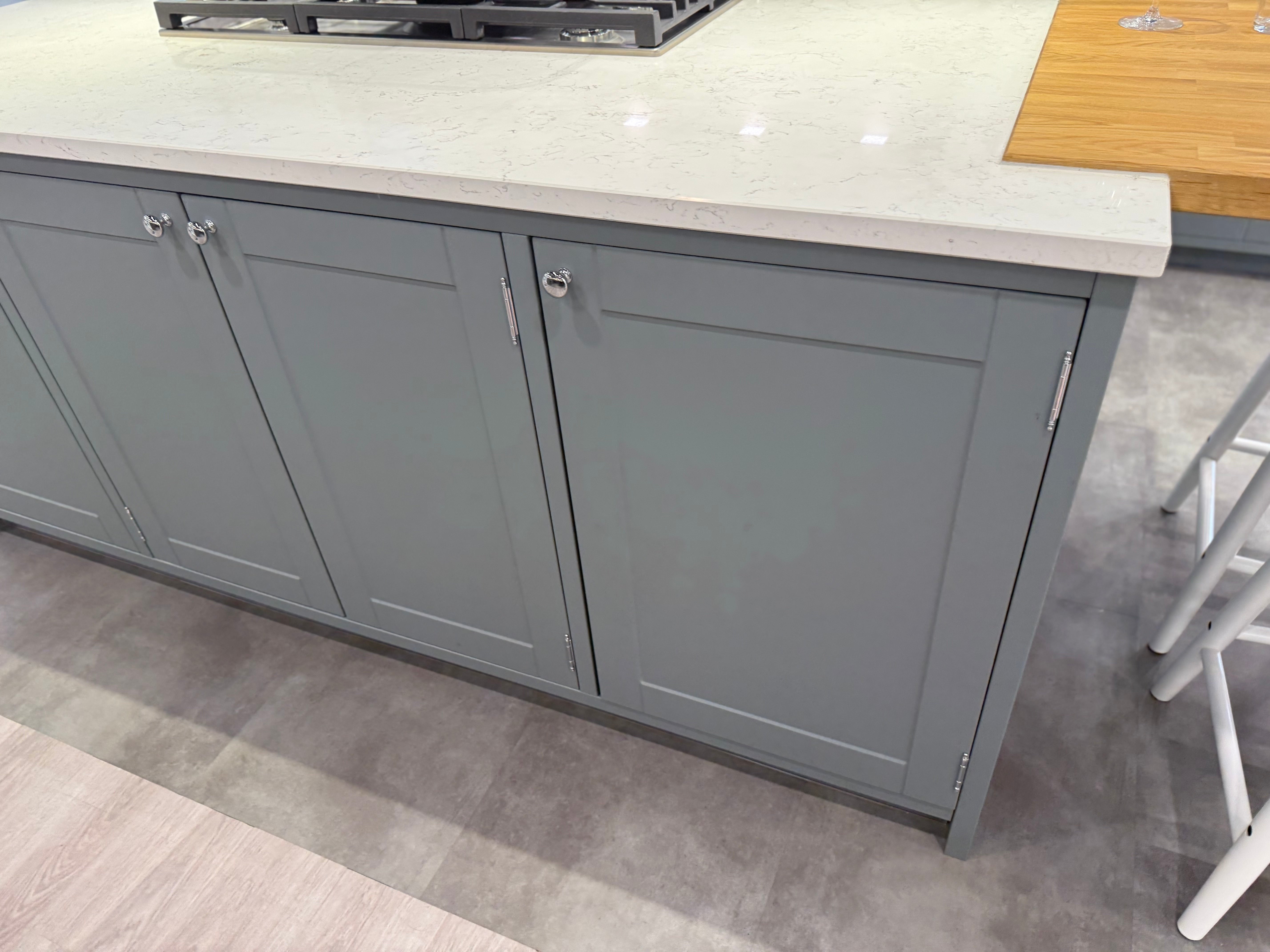 Wren Shaker Classic Juratek Winter Blue & Chalk White Matte Kitchen with Island