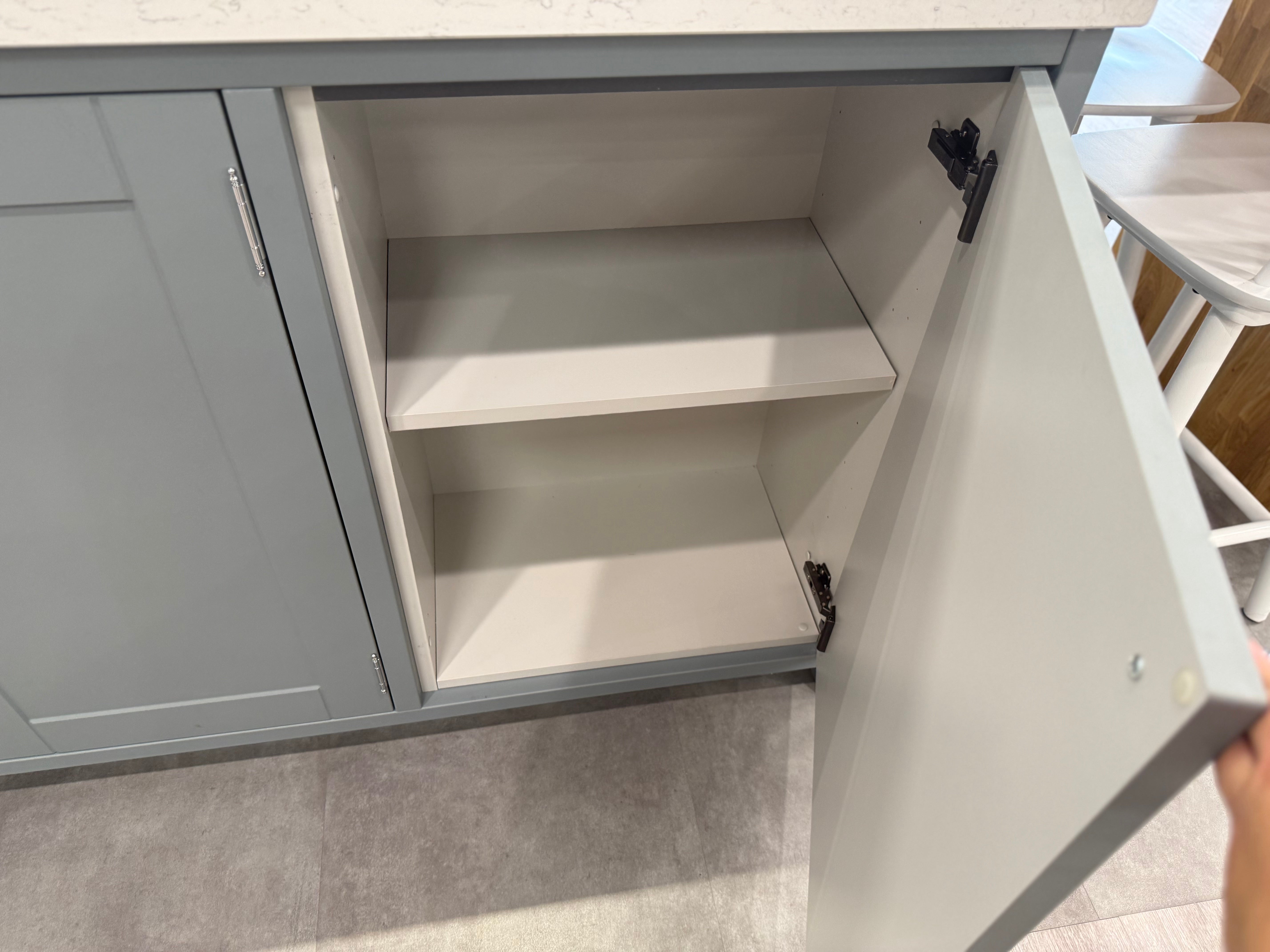 Wren Shaker Classic Juratek Winter Blue & Chalk White Matte Kitchen with Island