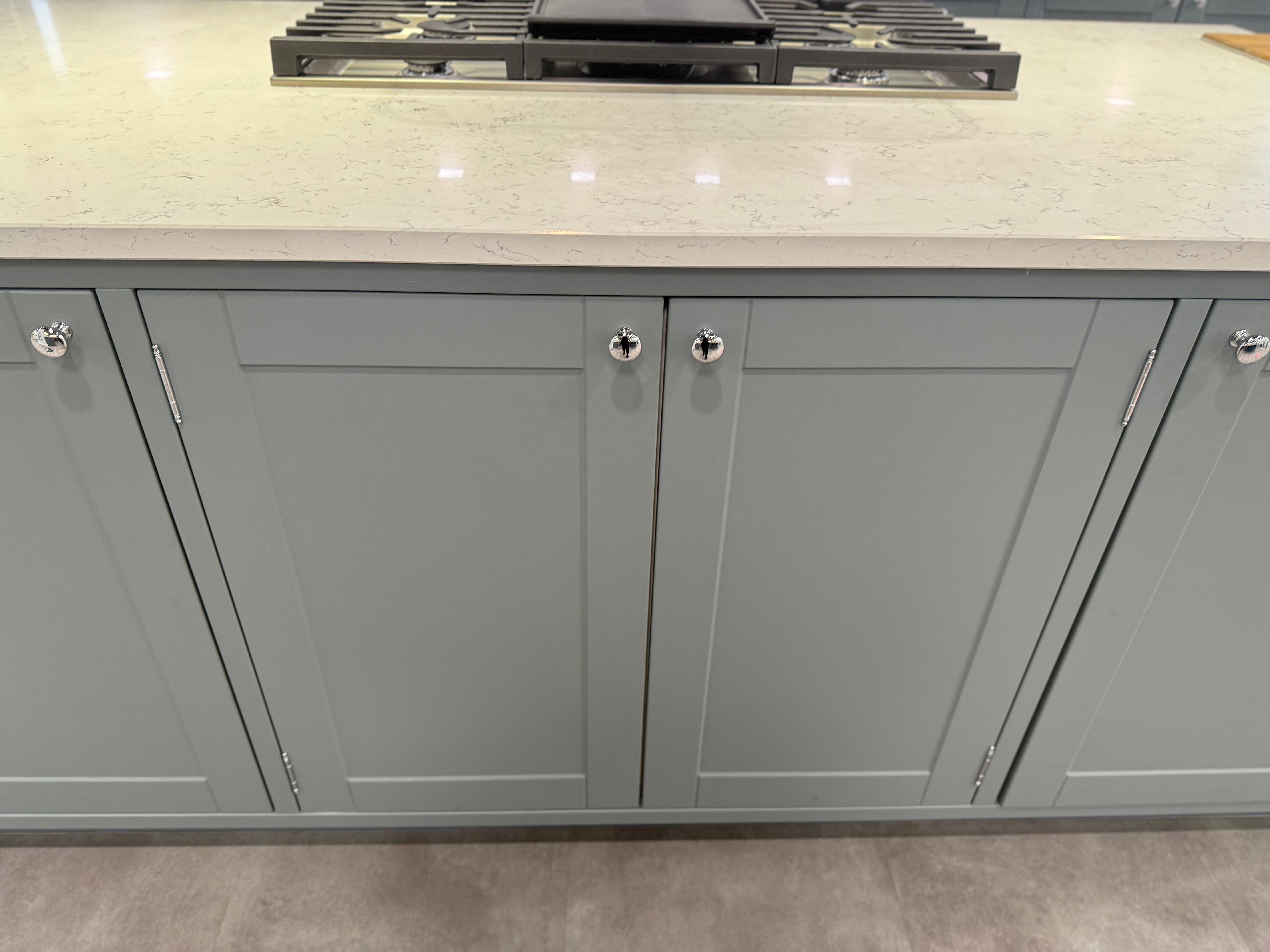 Wren Shaker Classic Juratek Winter Blue & Chalk White Matte Kitchen with Island