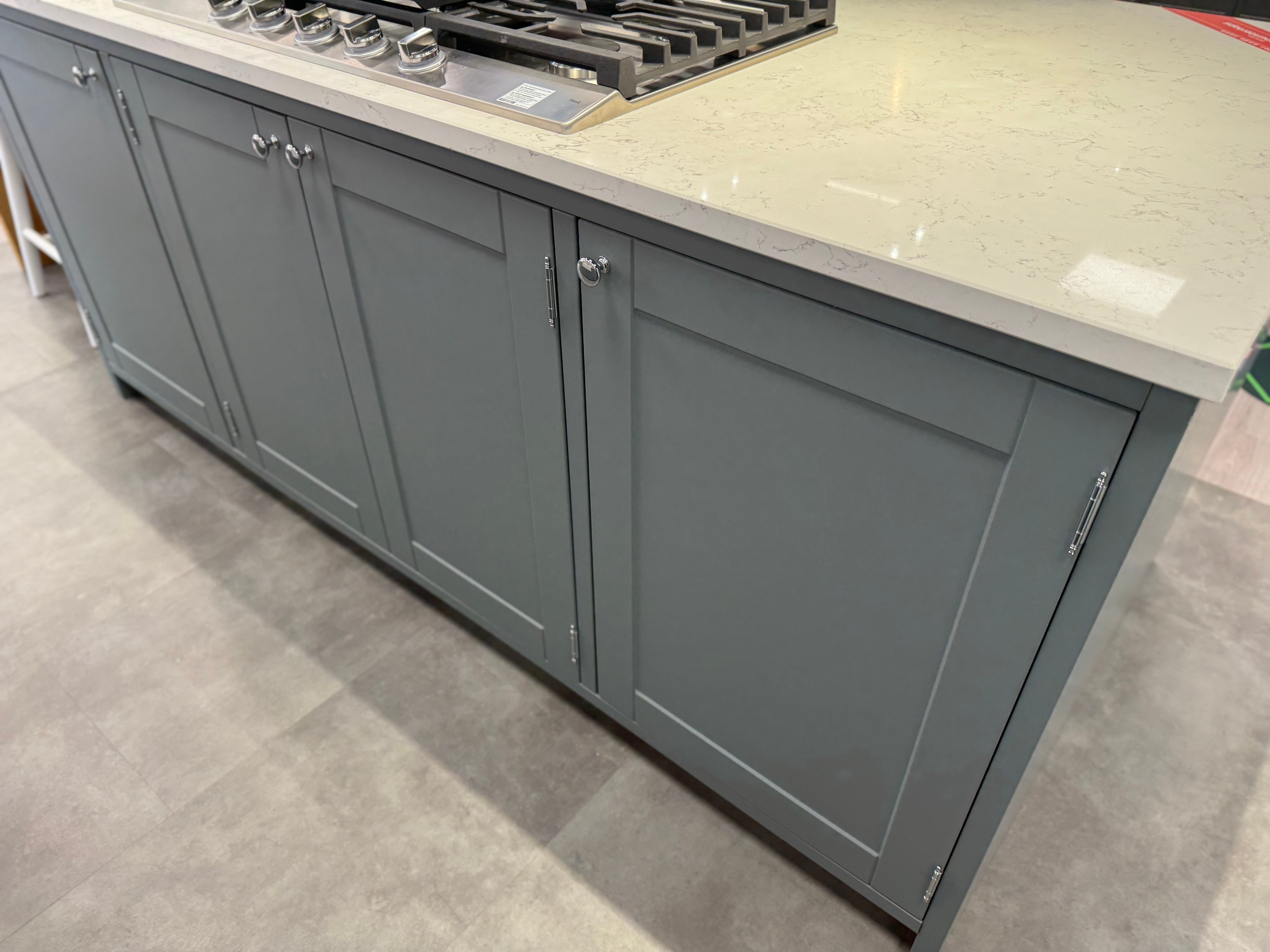 Wren Shaker Classic Juratek Winter Blue & Chalk White Matte Kitchen with Island