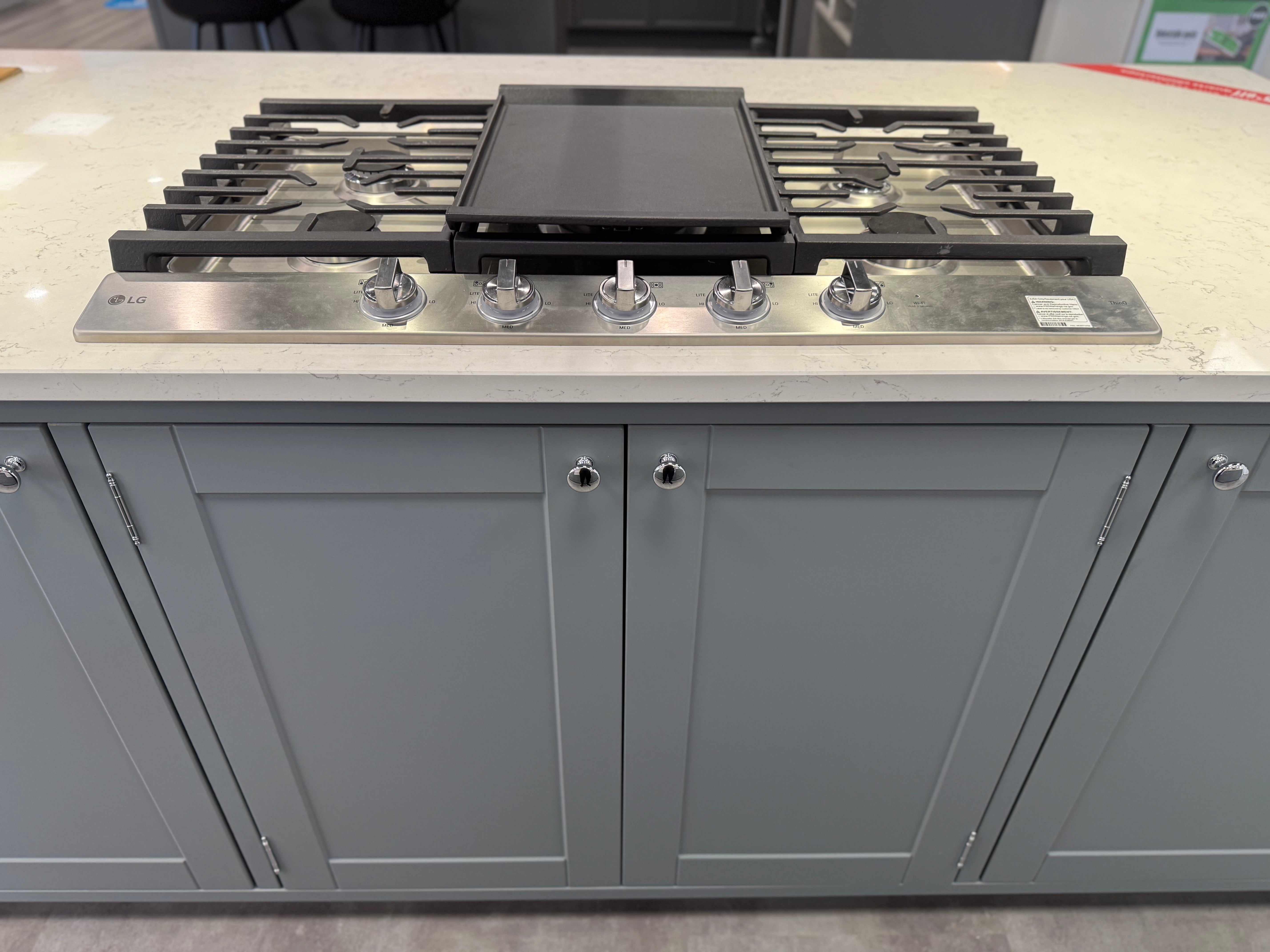 Wren Shaker Classic Juratek Winter Blue & Chalk White Matte Kitchen with Island