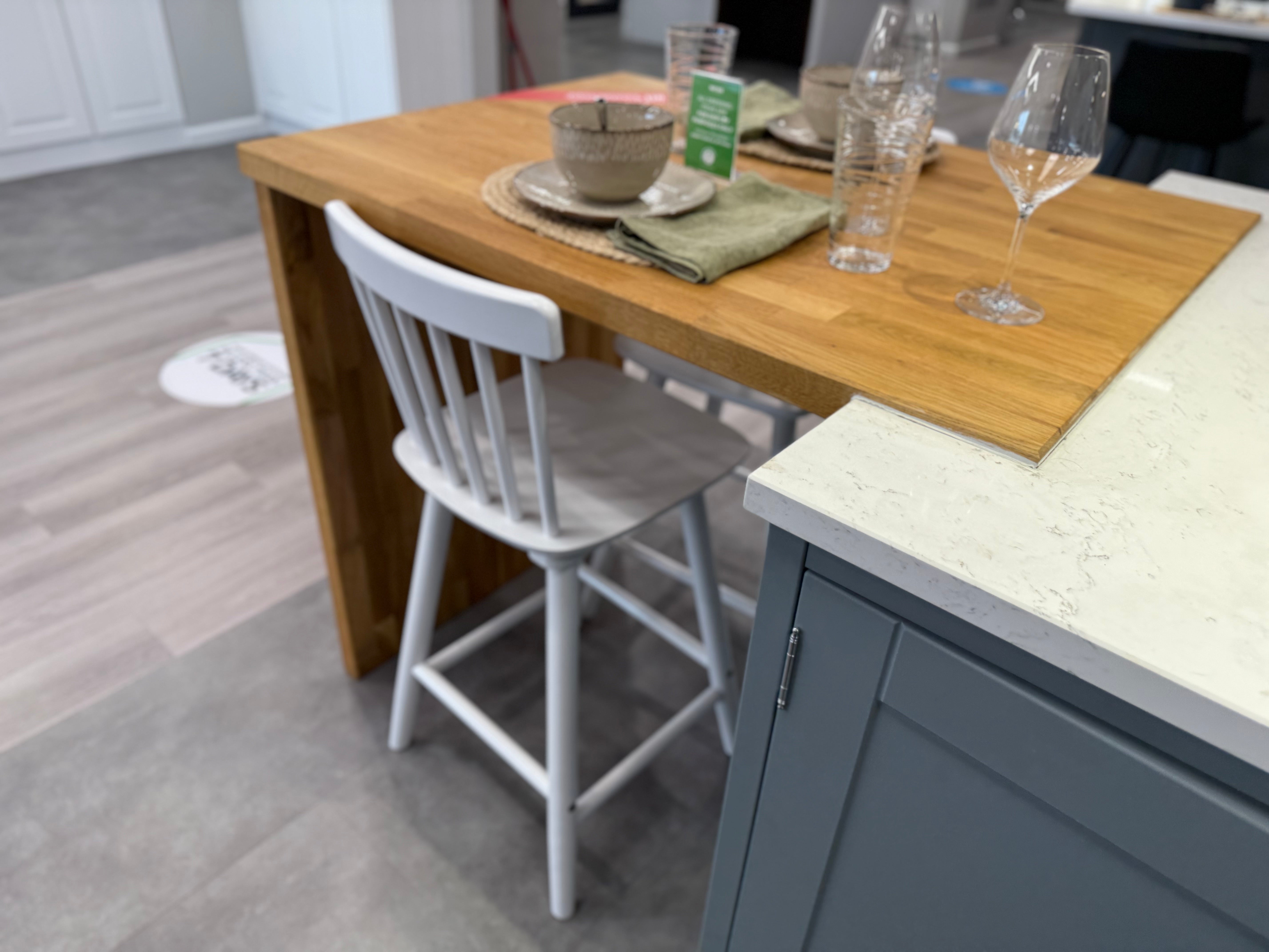 Wren Shaker Classic Juratek Winter Blue & Chalk White Matte Kitchen with Island