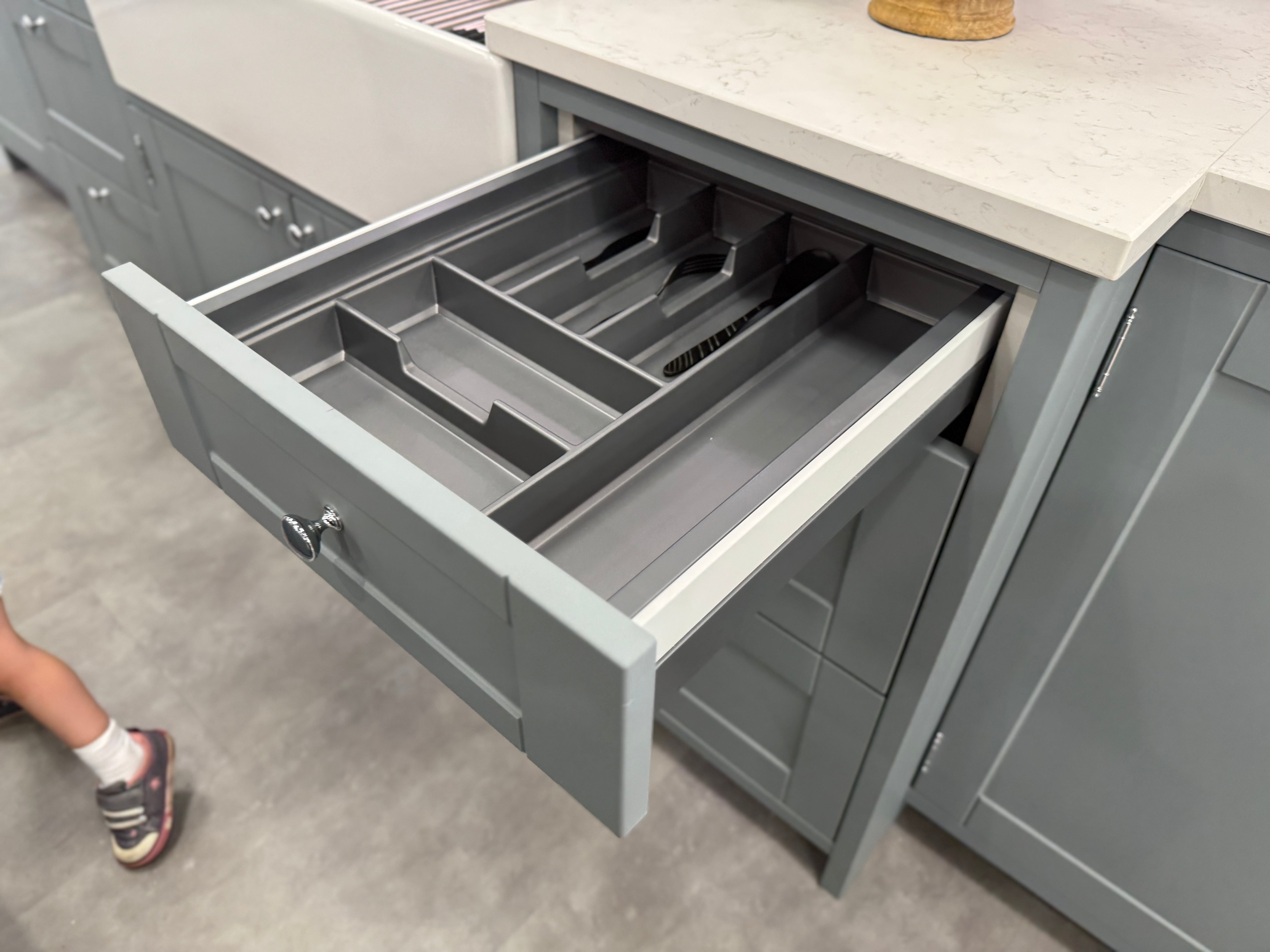 Wren Shaker Classic Juratek Winter Blue & Chalk White Matte Kitchen with Island