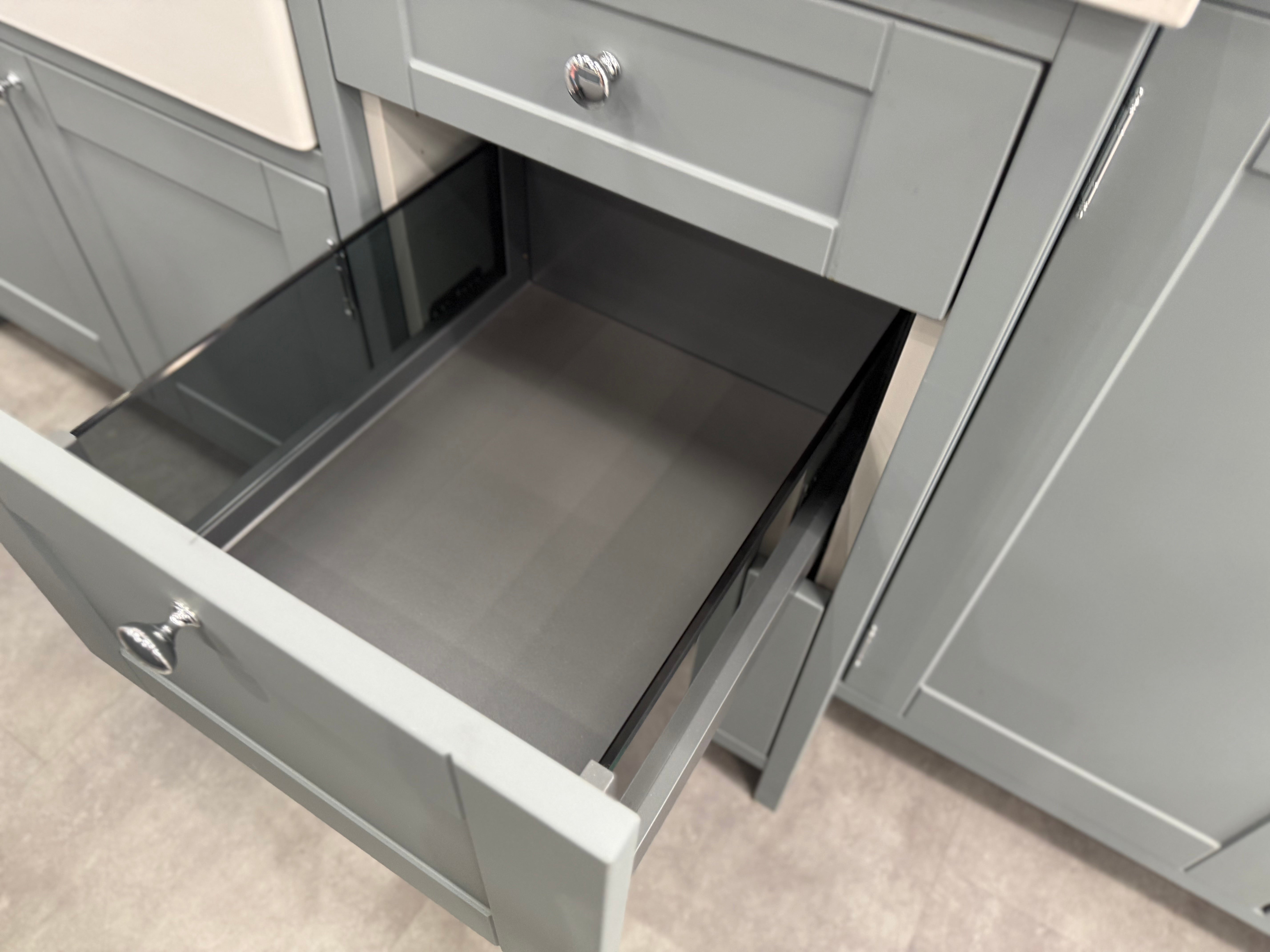 Wren Shaker Classic Juratek Winter Blue & Chalk White Matte Kitchen with Island