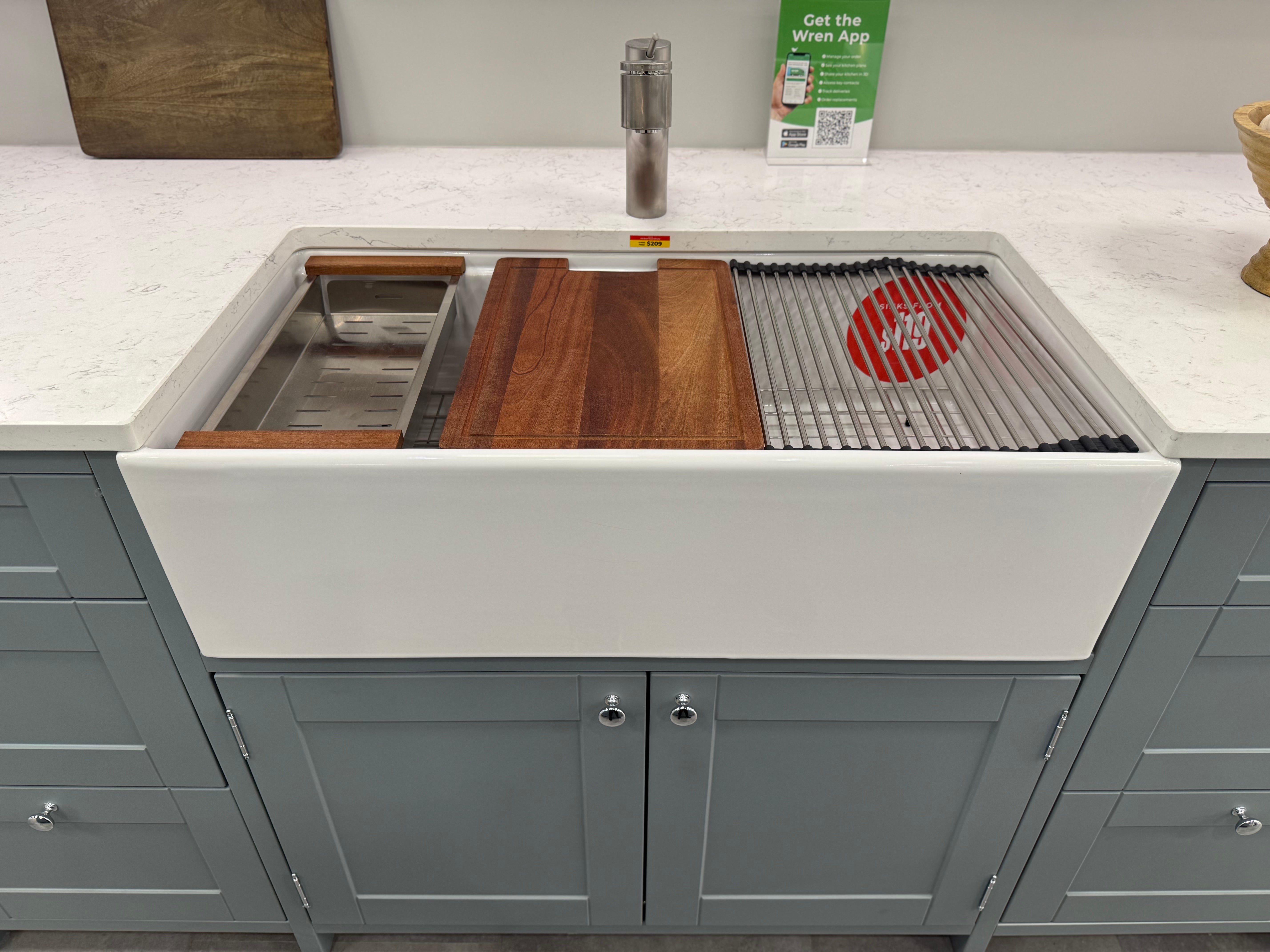 Wren Shaker Classic Juratek Winter Blue & Chalk White Matte Kitchen with Island