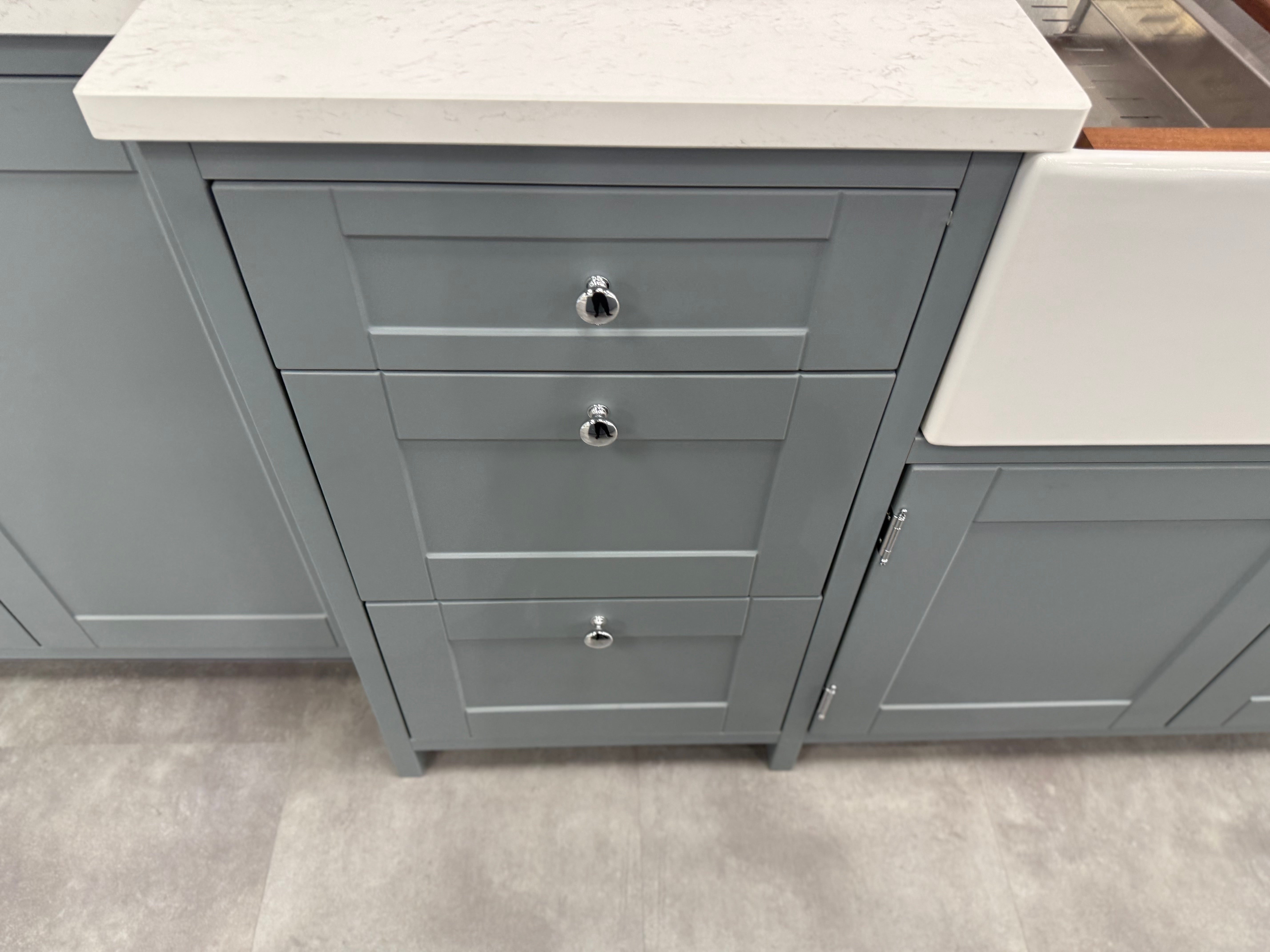 Wren Shaker Classic Juratek Winter Blue & Chalk White Matte Kitchen with Island