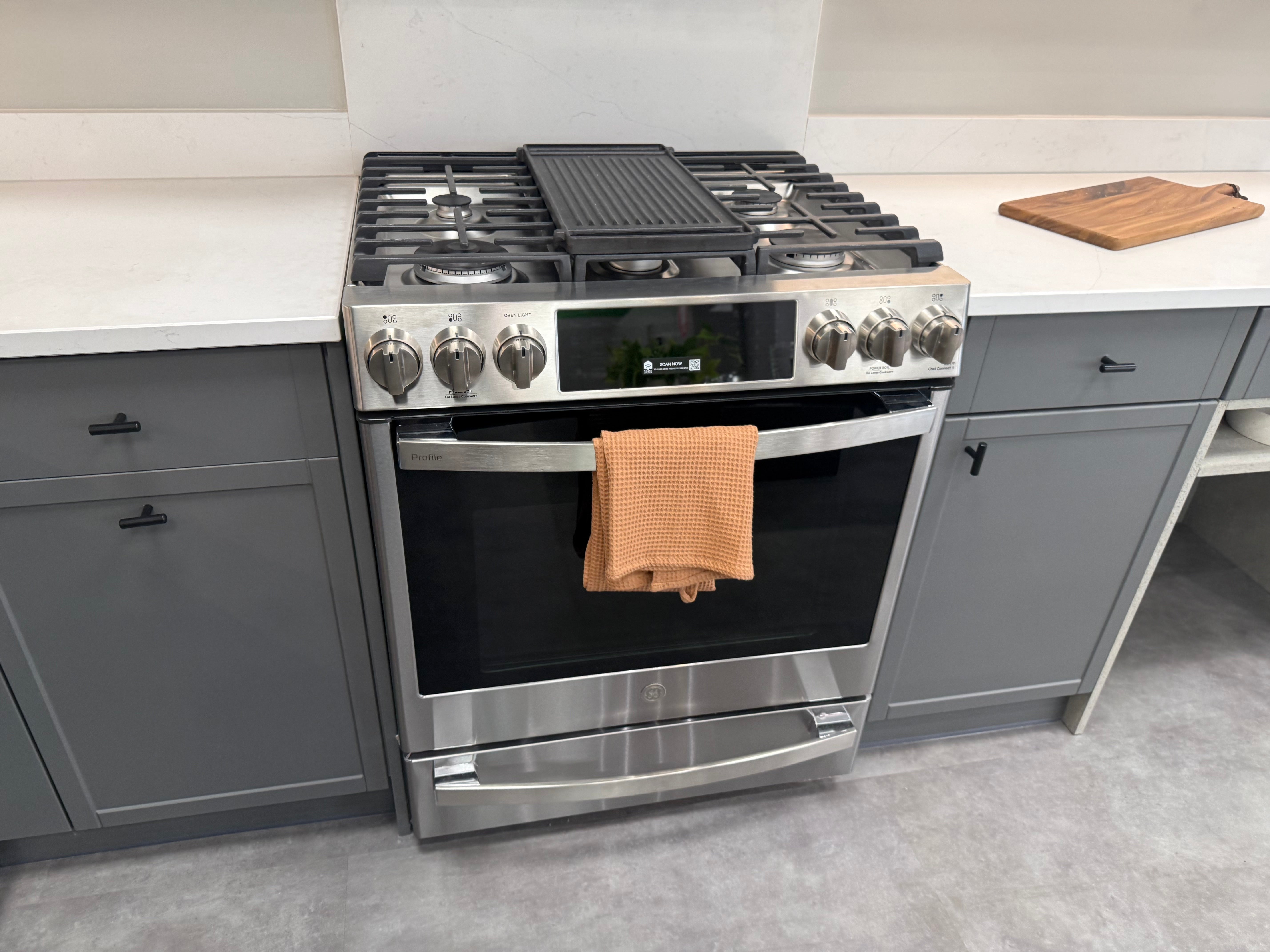 Wren Infinity Shaker Slim Lava Gray Matte Kitchen with Island
