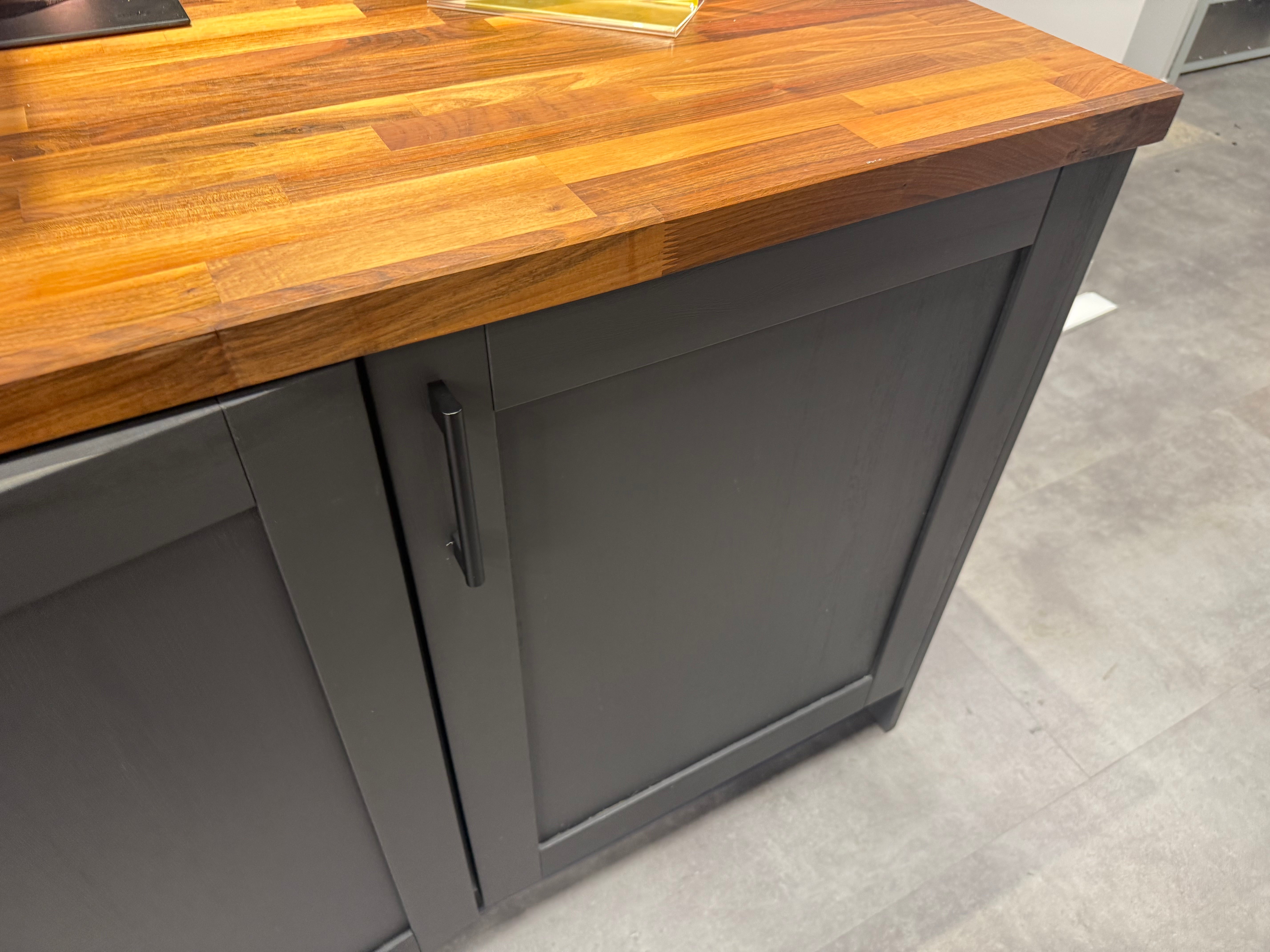 Wren Shaker Forest Classic Alchemy Grain Kitchen with Island