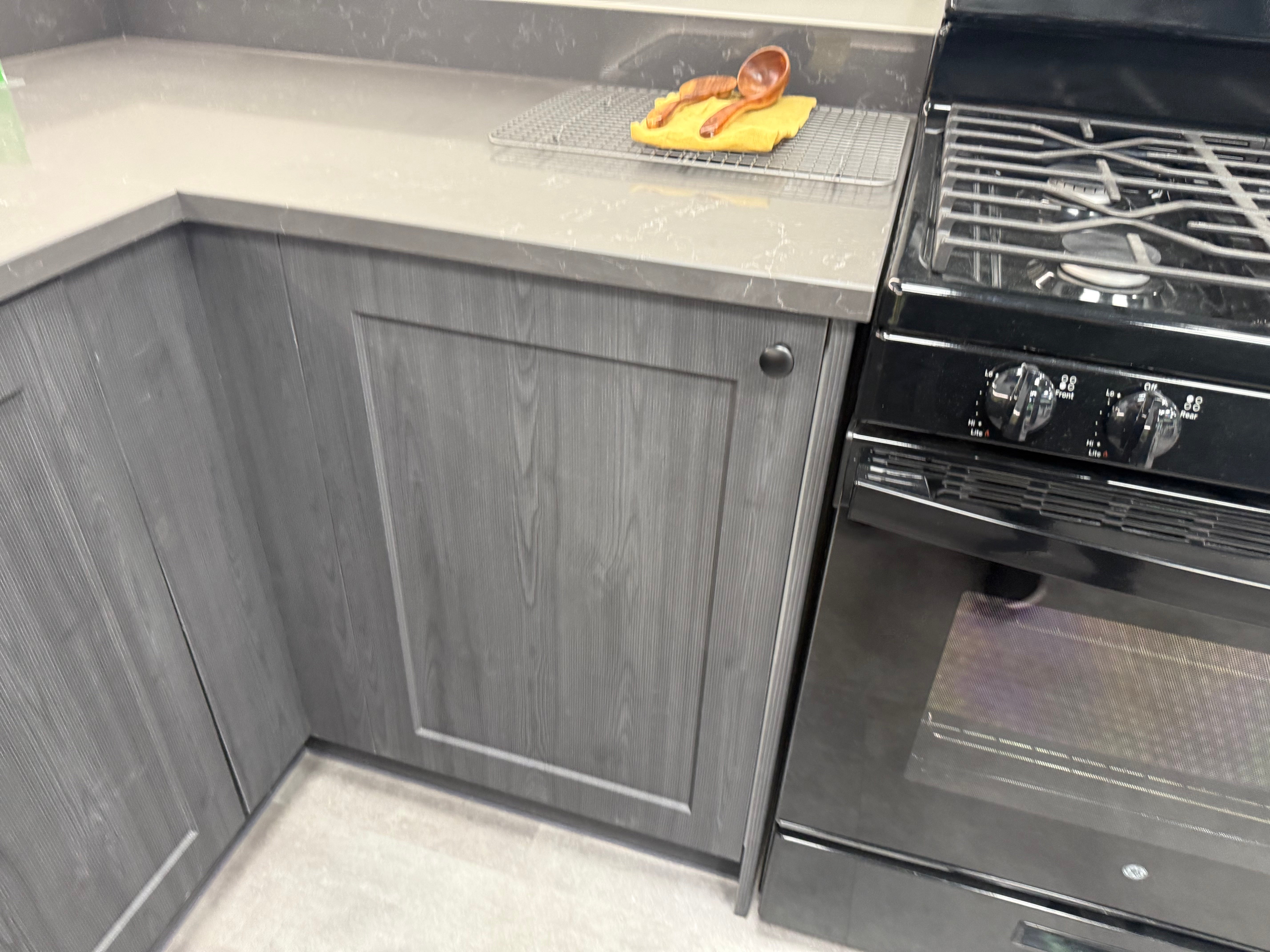 Wren Shaker Chelsea Pencil & Pebble Gray Grain Kitchen