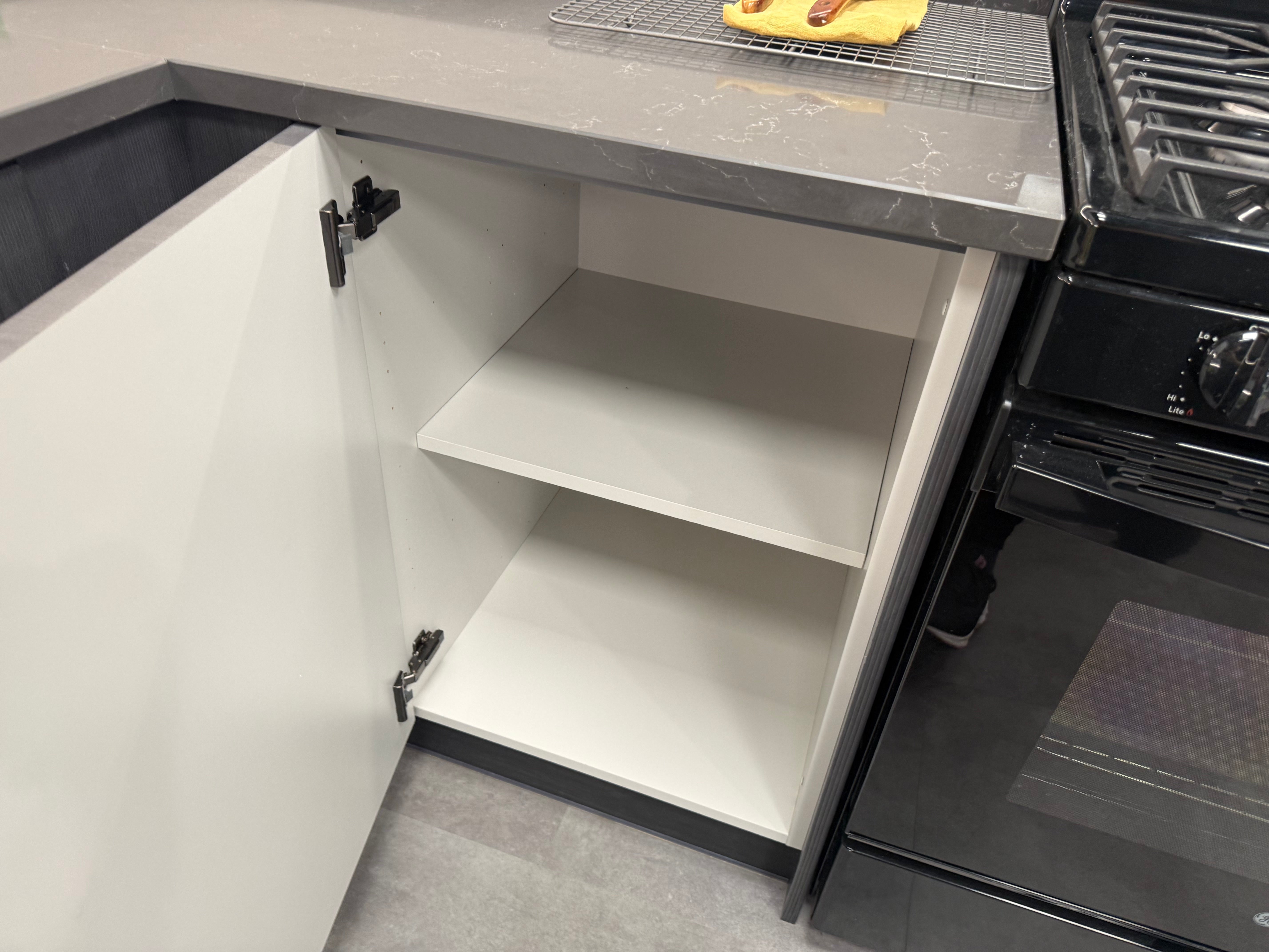 Wren Shaker Chelsea Pencil & Pebble Gray Grain Kitchen