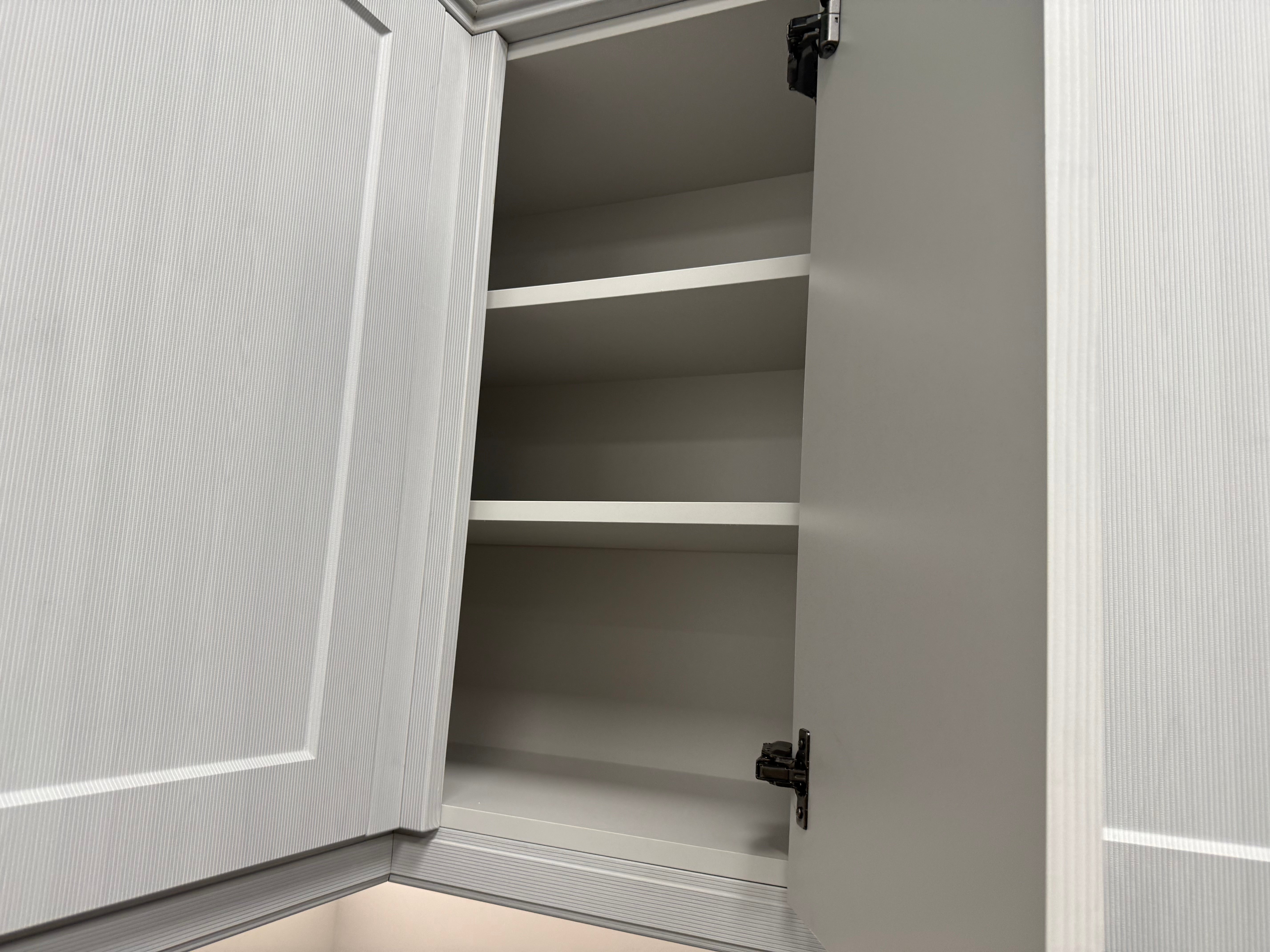 Wren Shaker Chelsea Pencil & Pebble Gray Grain Kitchen