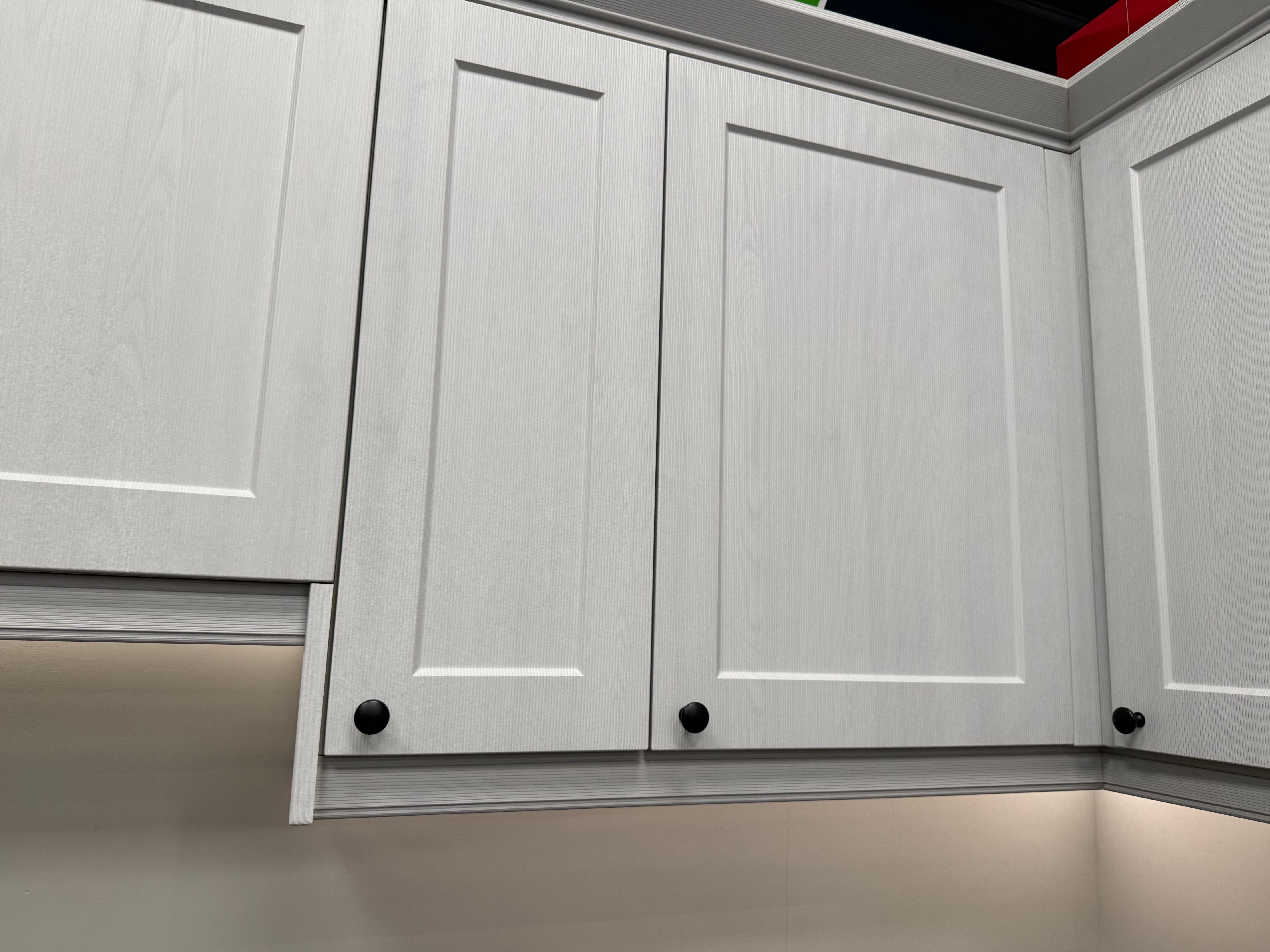 Wren Shaker Chelsea Pencil & Pebble Gray Grain Kitchen