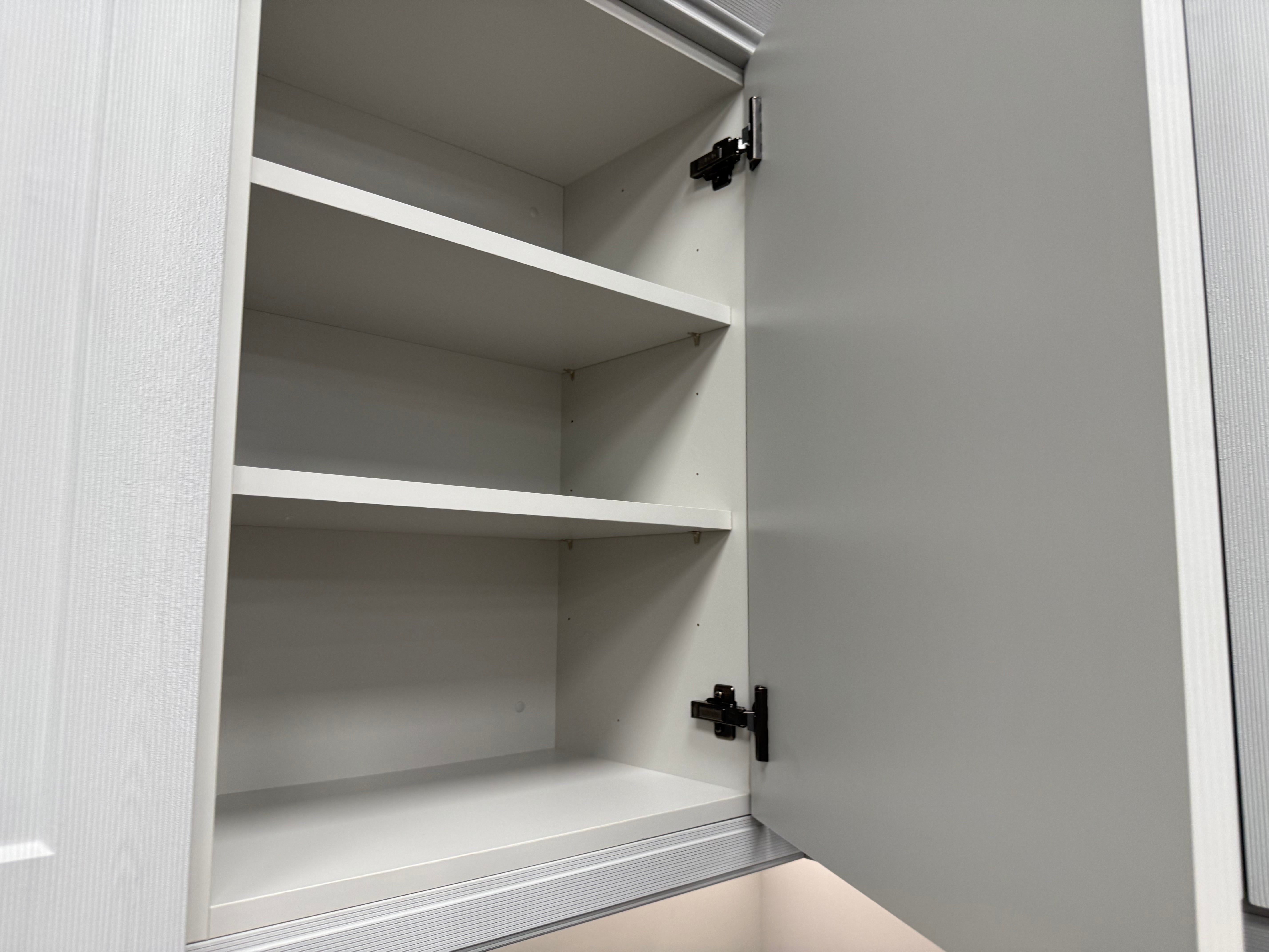 Wren Shaker Chelsea Pencil & Pebble Gray Grain Kitchen
