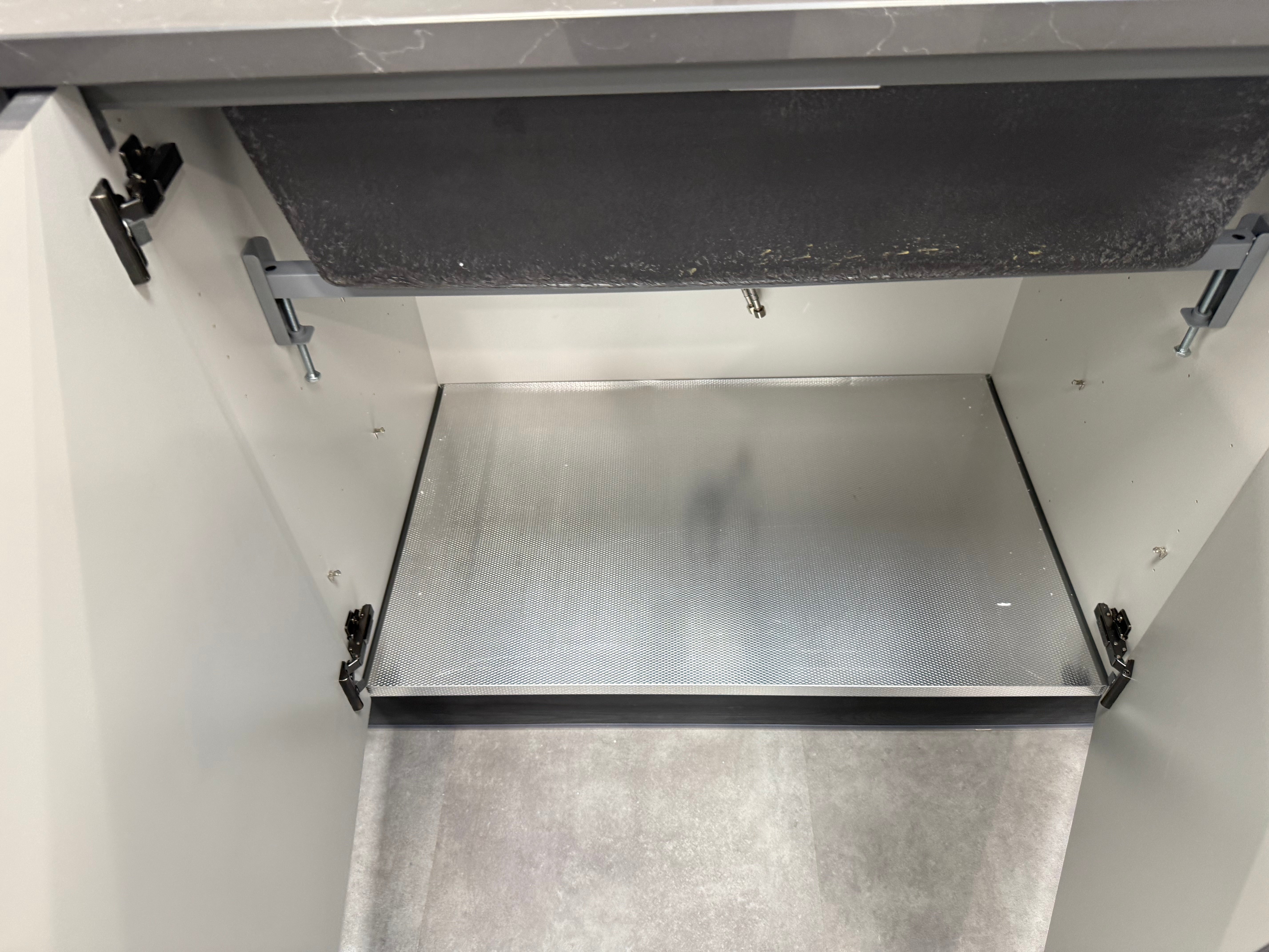 Wren Shaker Chelsea Pencil & Pebble Gray Grain Kitchen