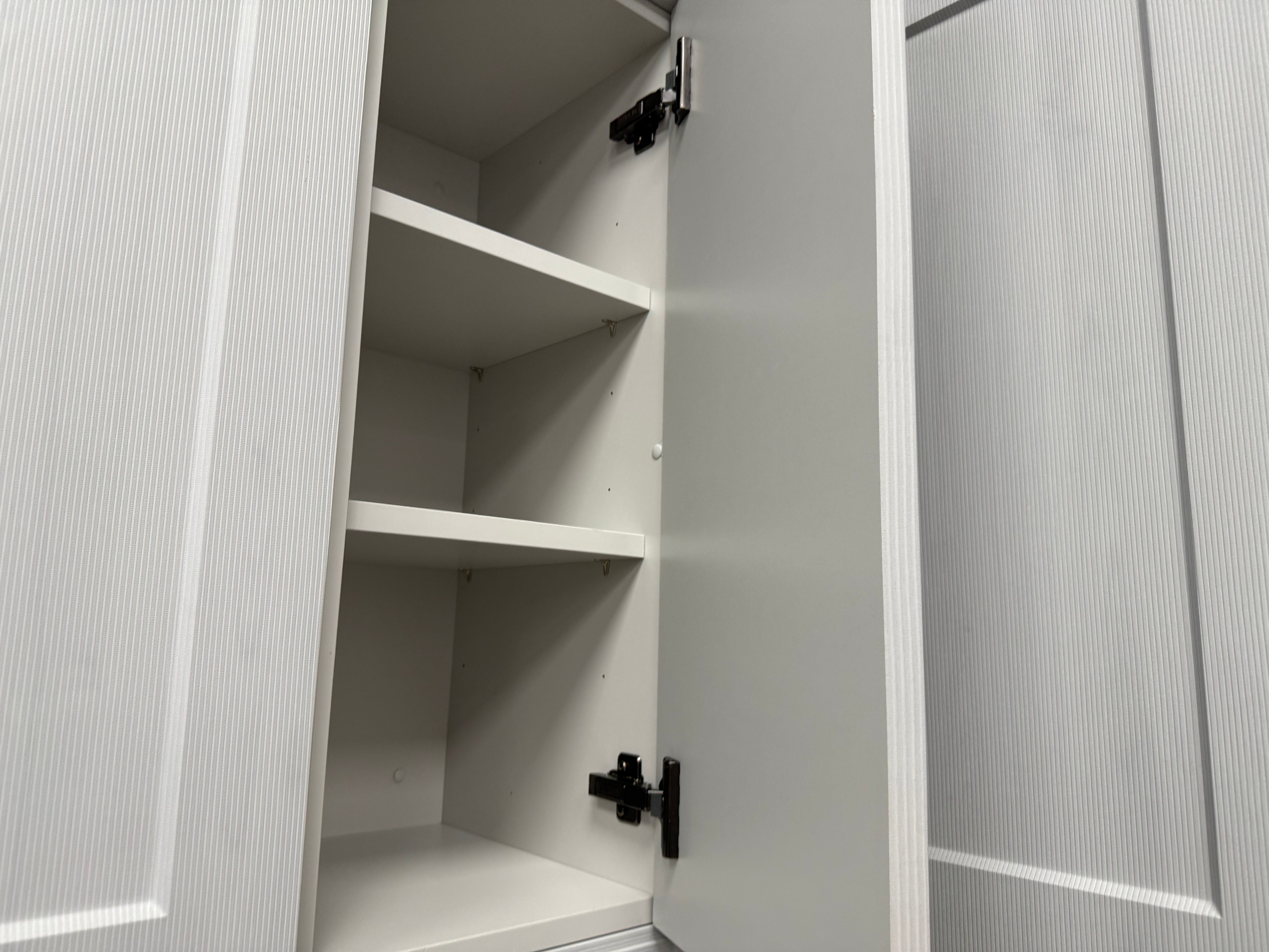 Wren Shaker Chelsea Pencil & Pebble Gray Grain Kitchen