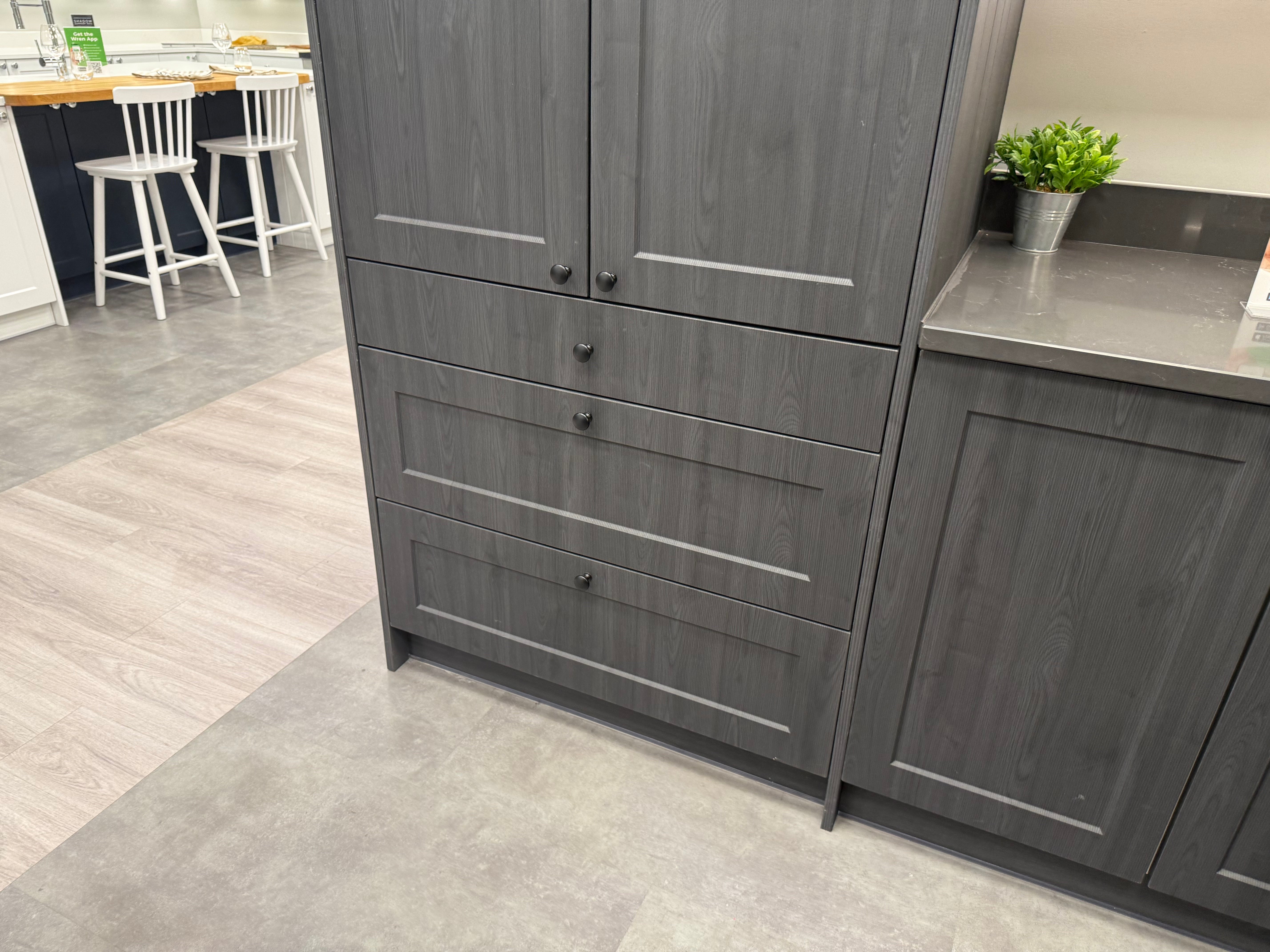 Wren Shaker Chelsea Pencil & Pebble Gray Grain Kitchen
