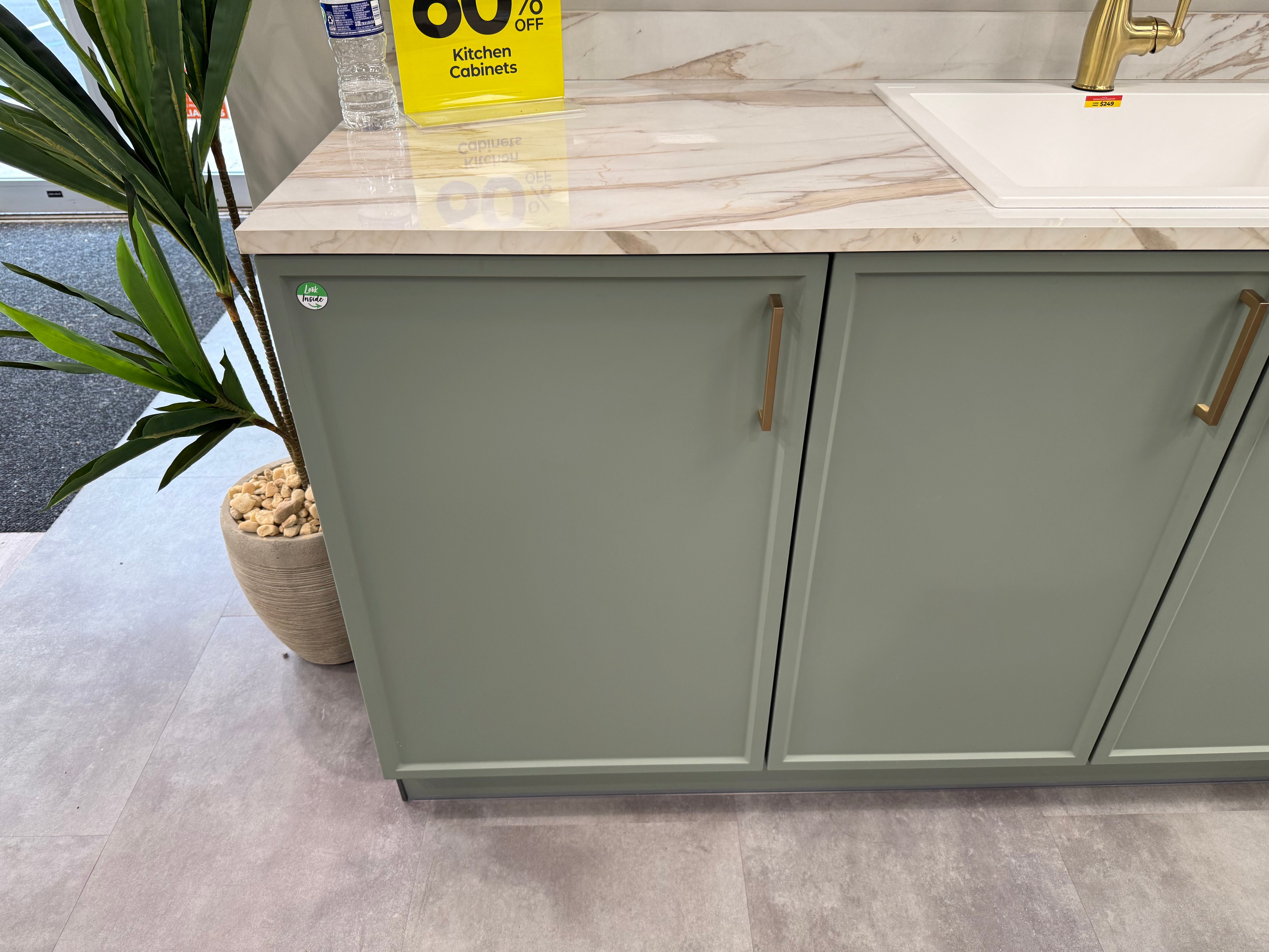 Wren Infinity Shaker Super Slim Juratek Matte Moss Green Kitchen Wall