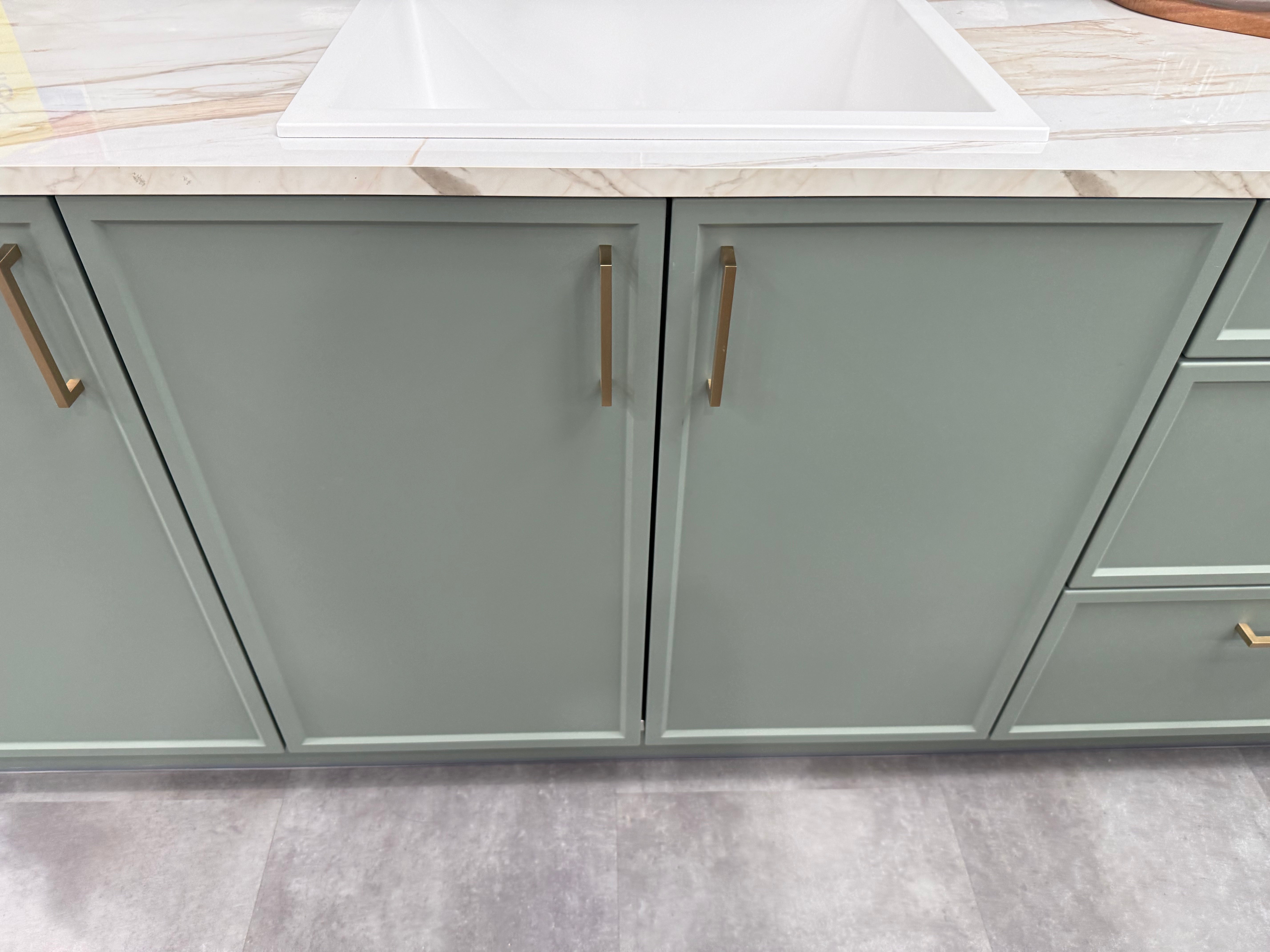 Wren Infinity Shaker Super Slim Juratek Matte Moss Green Kitchen Wall